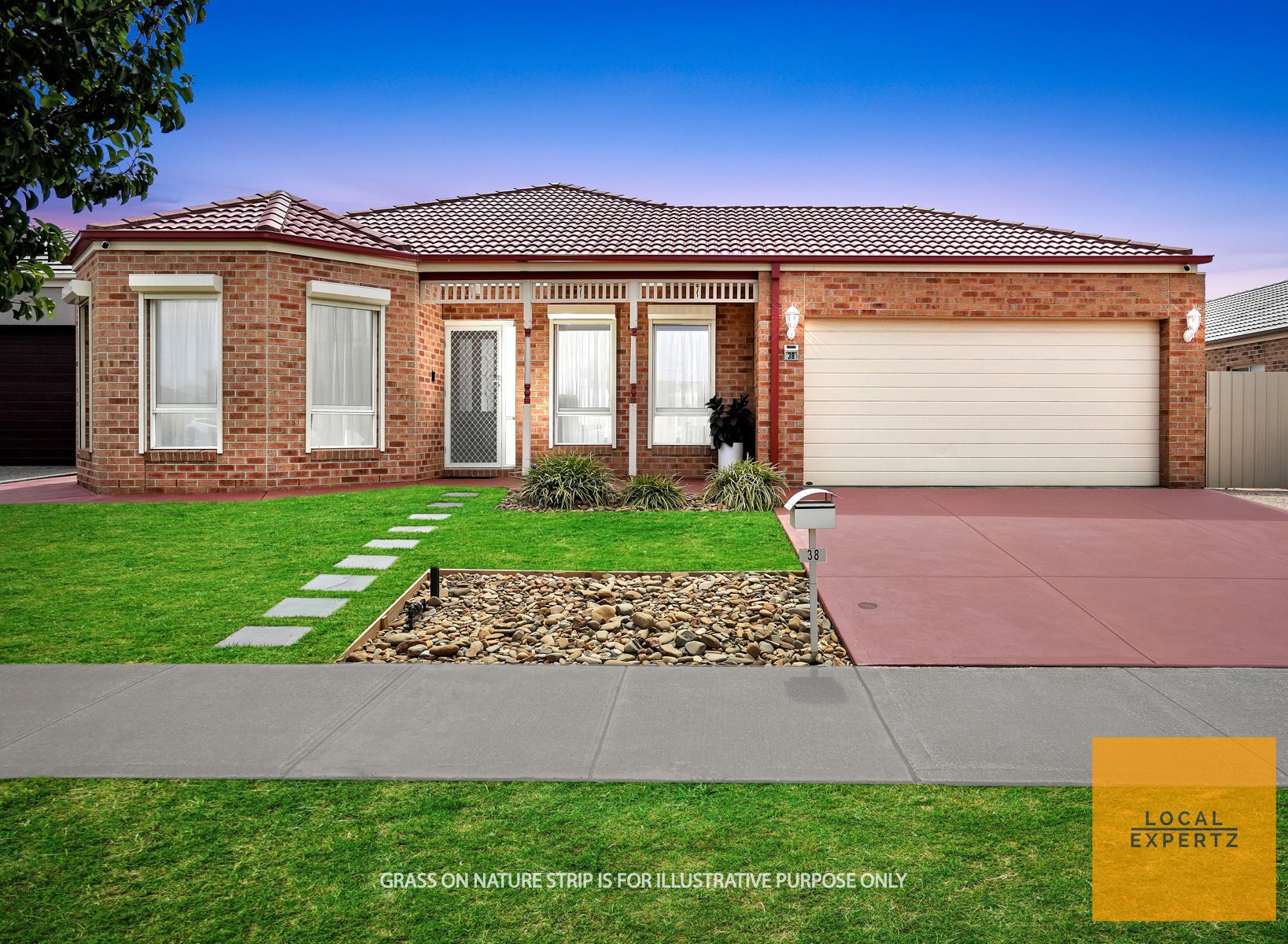 38 Chanticleer Avenue, Harkness, VIC — photo 1