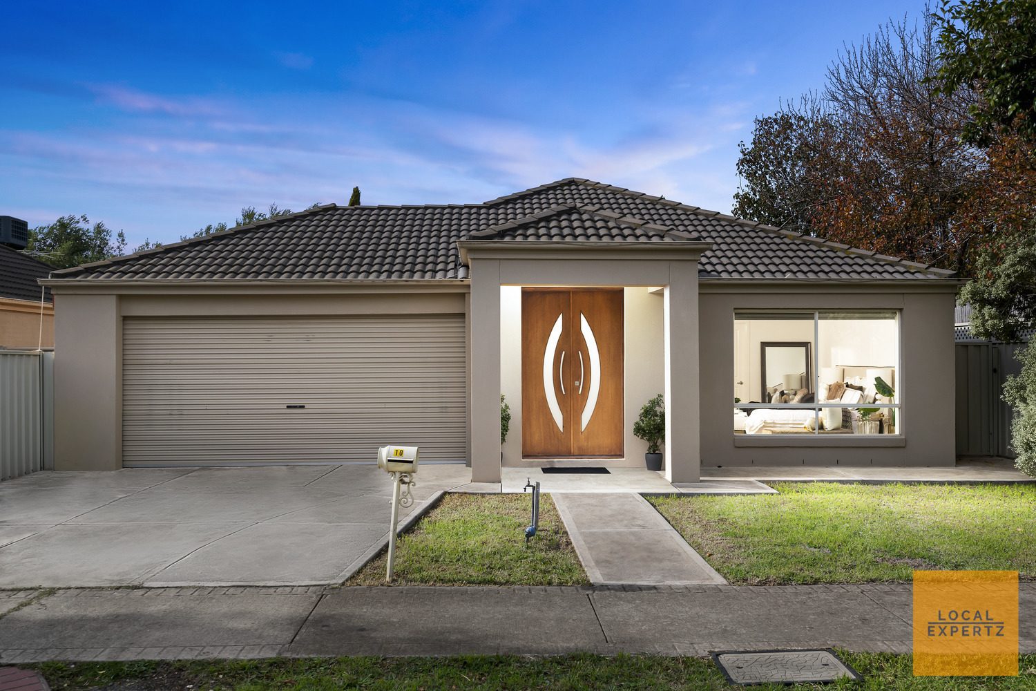 10 Grove Hall Place, Caroline Springs, VIC — photo 1