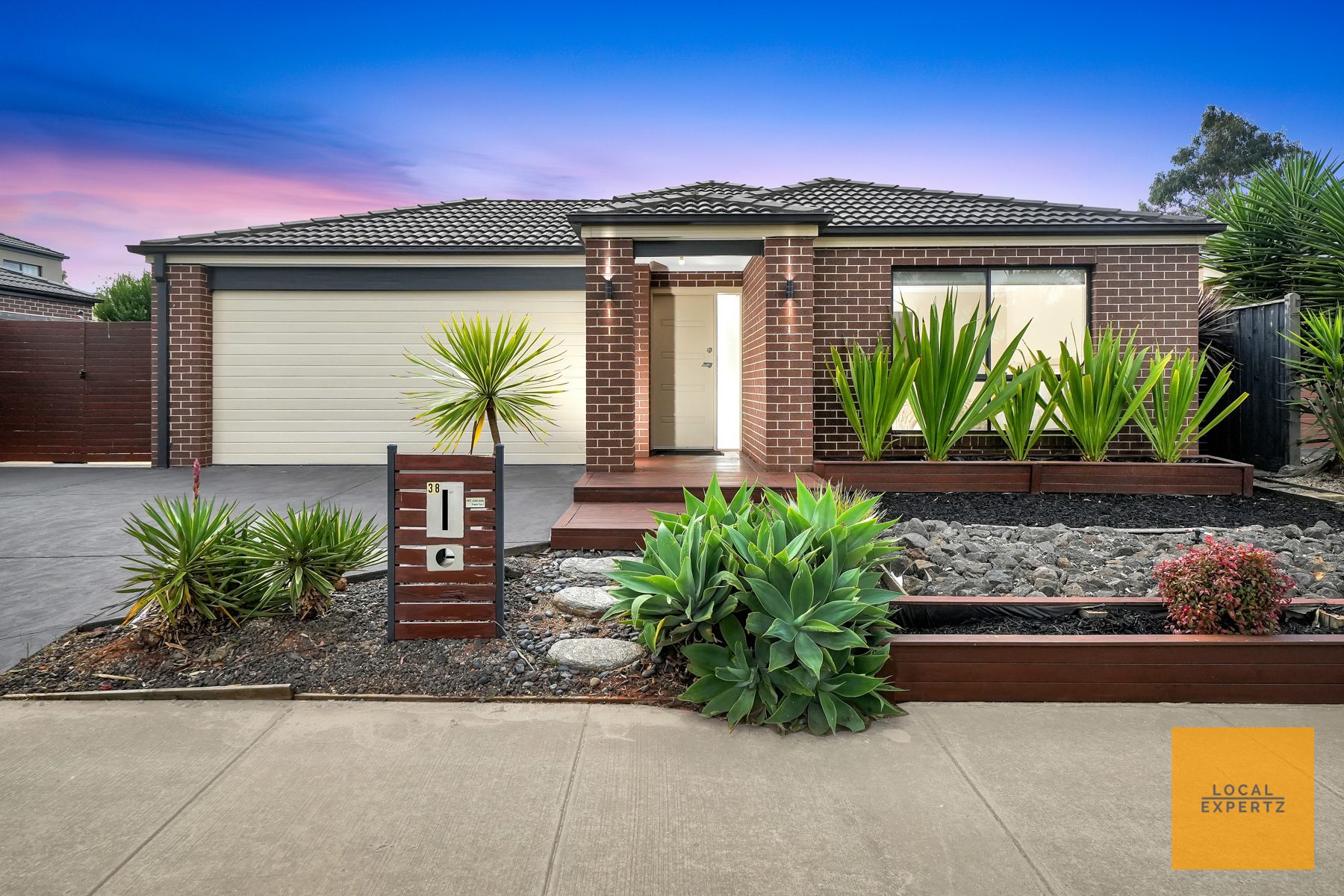 38 Castletown Boulevard, Weir Views, VIC — photo 1