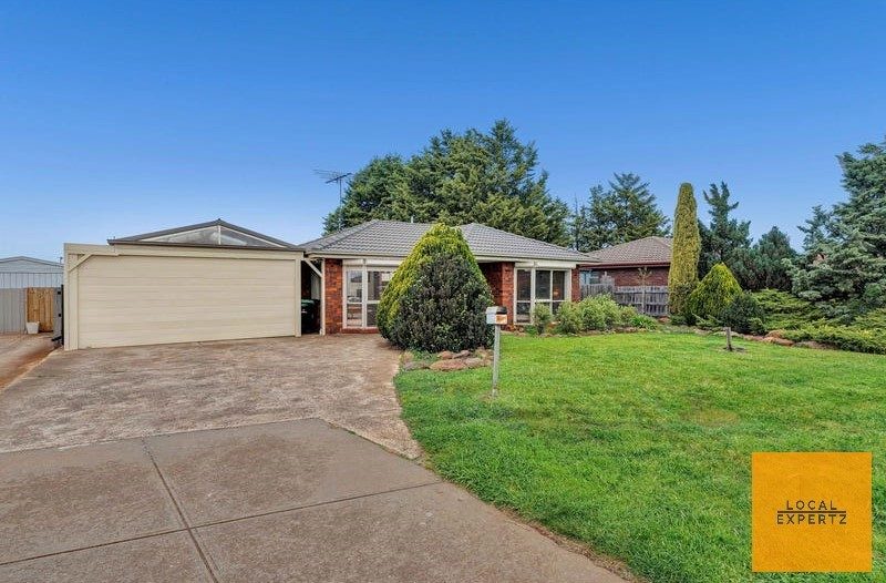 7 Denny Place, Melton South, VIC — photo 1