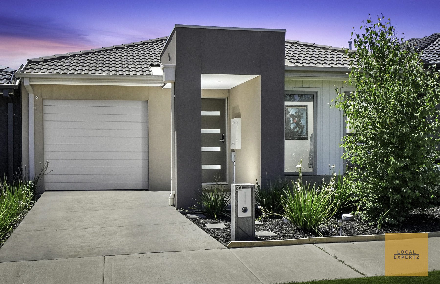 32 Wattleseed Drive, Fraser Rise, VIC — photo 1