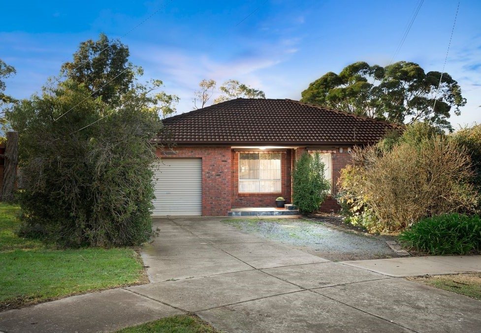 29 Carina Drive, Melton, VIC — photo 1