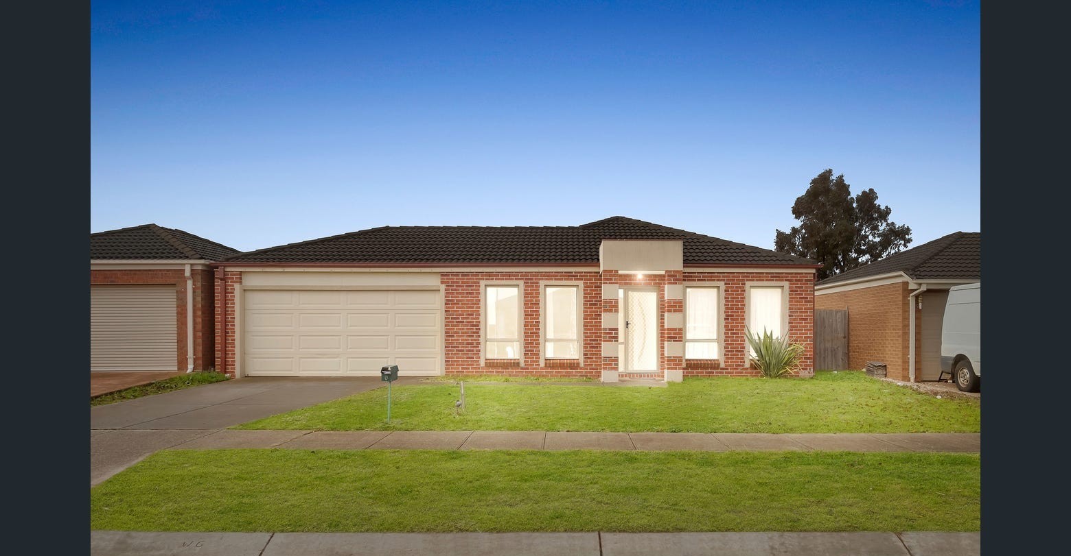 8 Light Fingers Street, Kurunjang, VIC