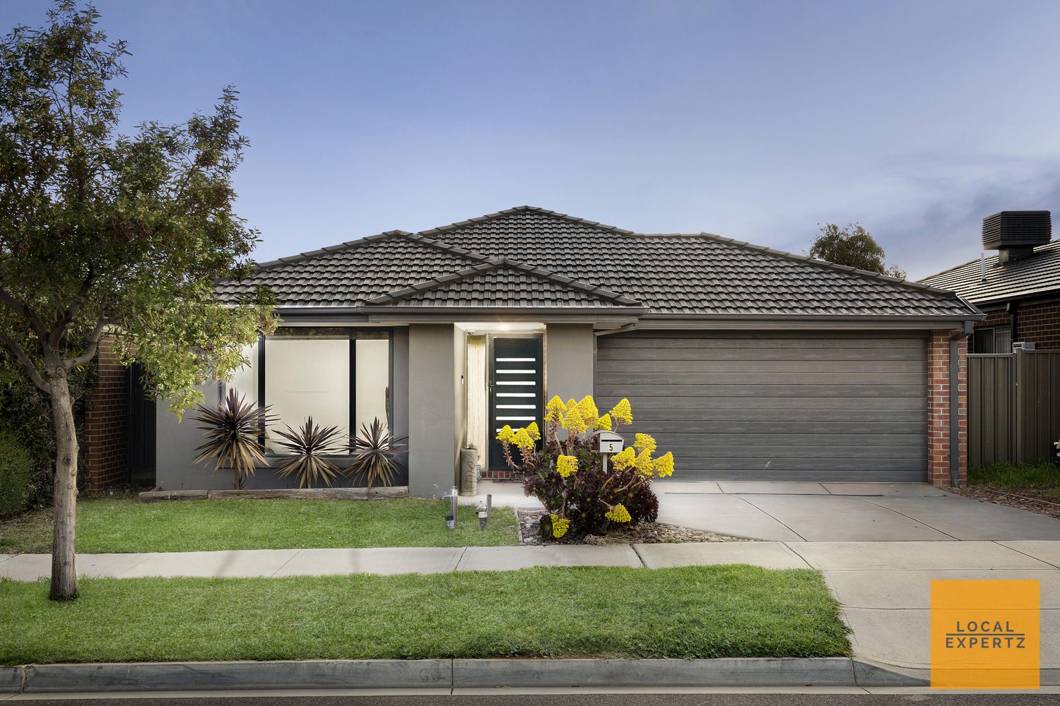 5 Jade Crescent, Cobblebank, VIC — photo 1