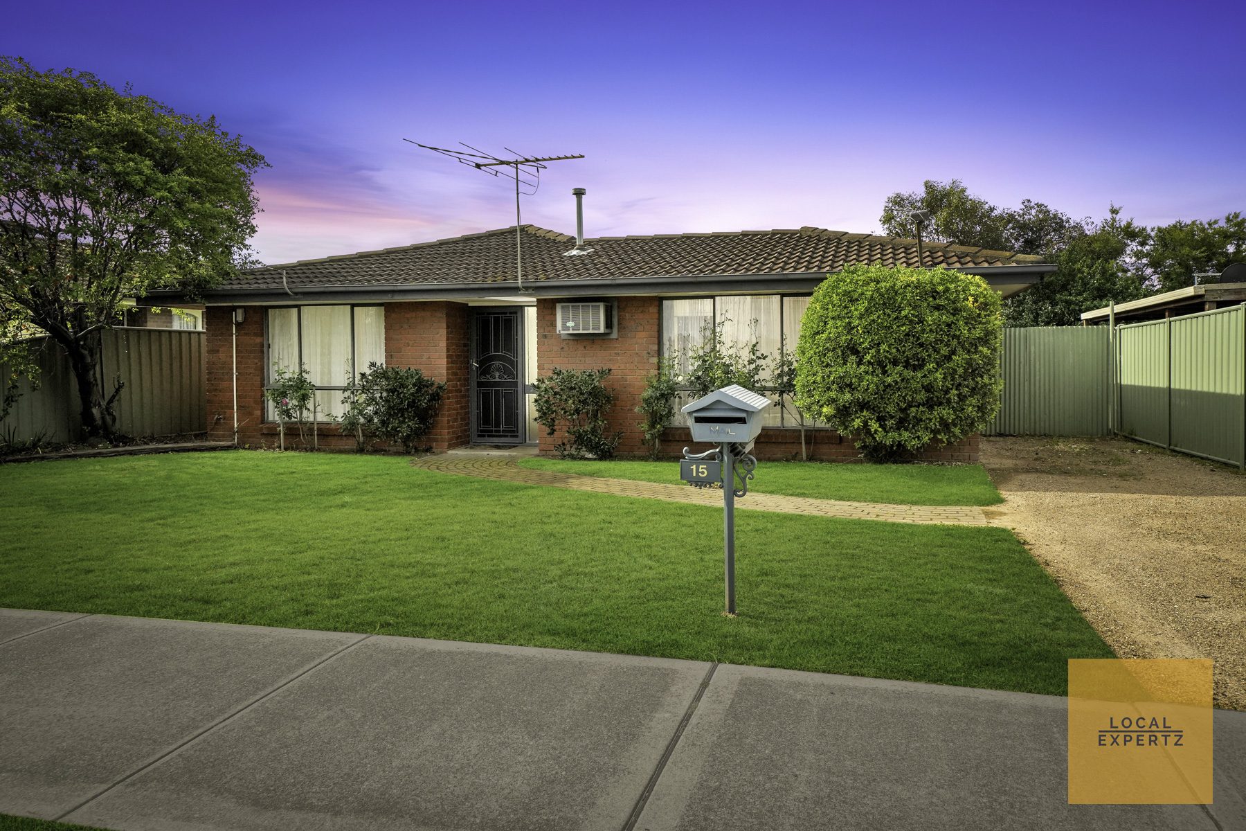 15 Bridge Road, Melton South, VIC — photo 1