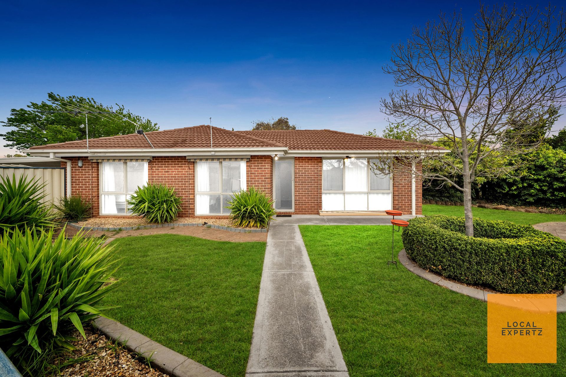 8 Sturt Road, Melton South, VIC — photo 1