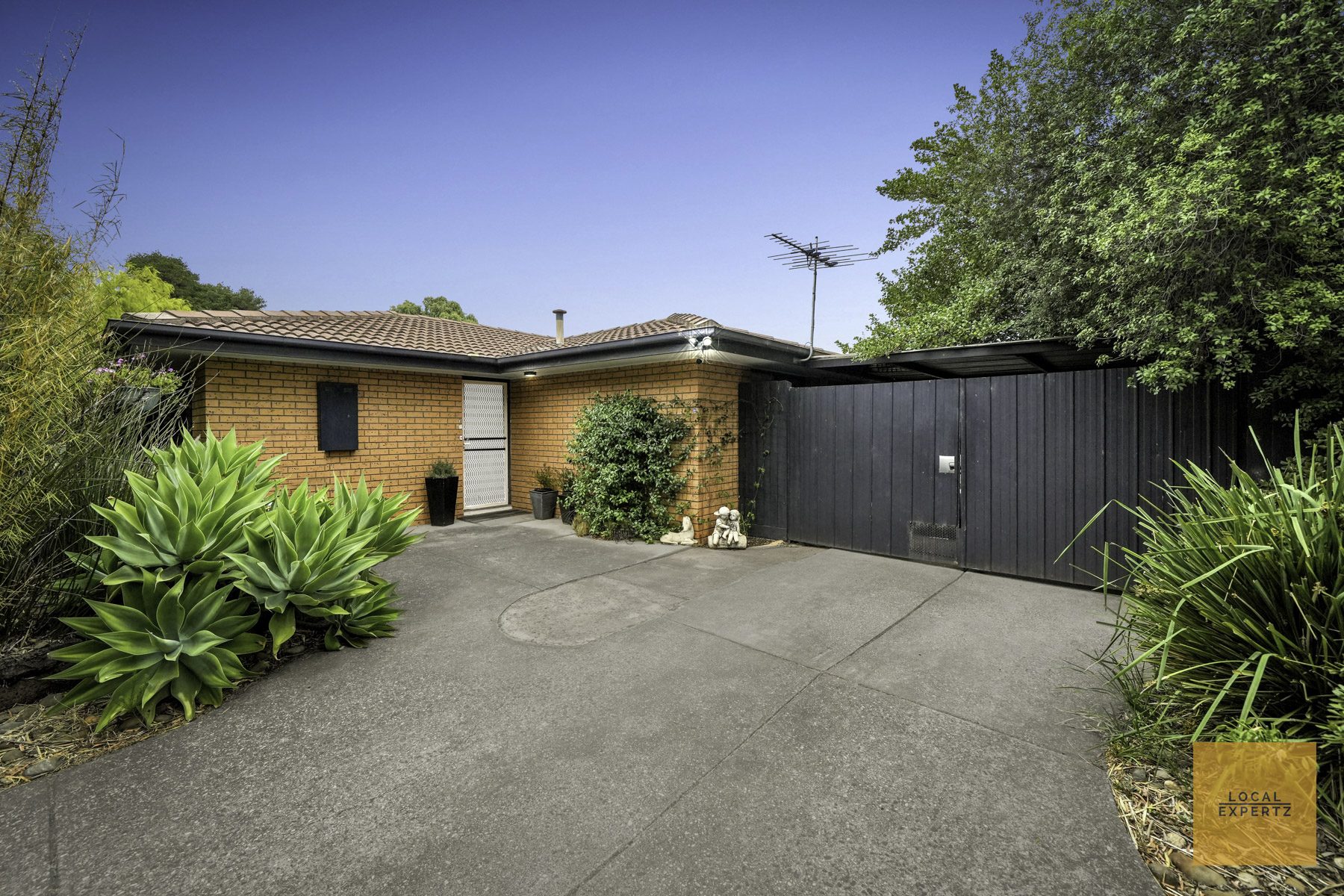 237 Gisborne - Melton Road, Kurunjang, VIC — photo 1