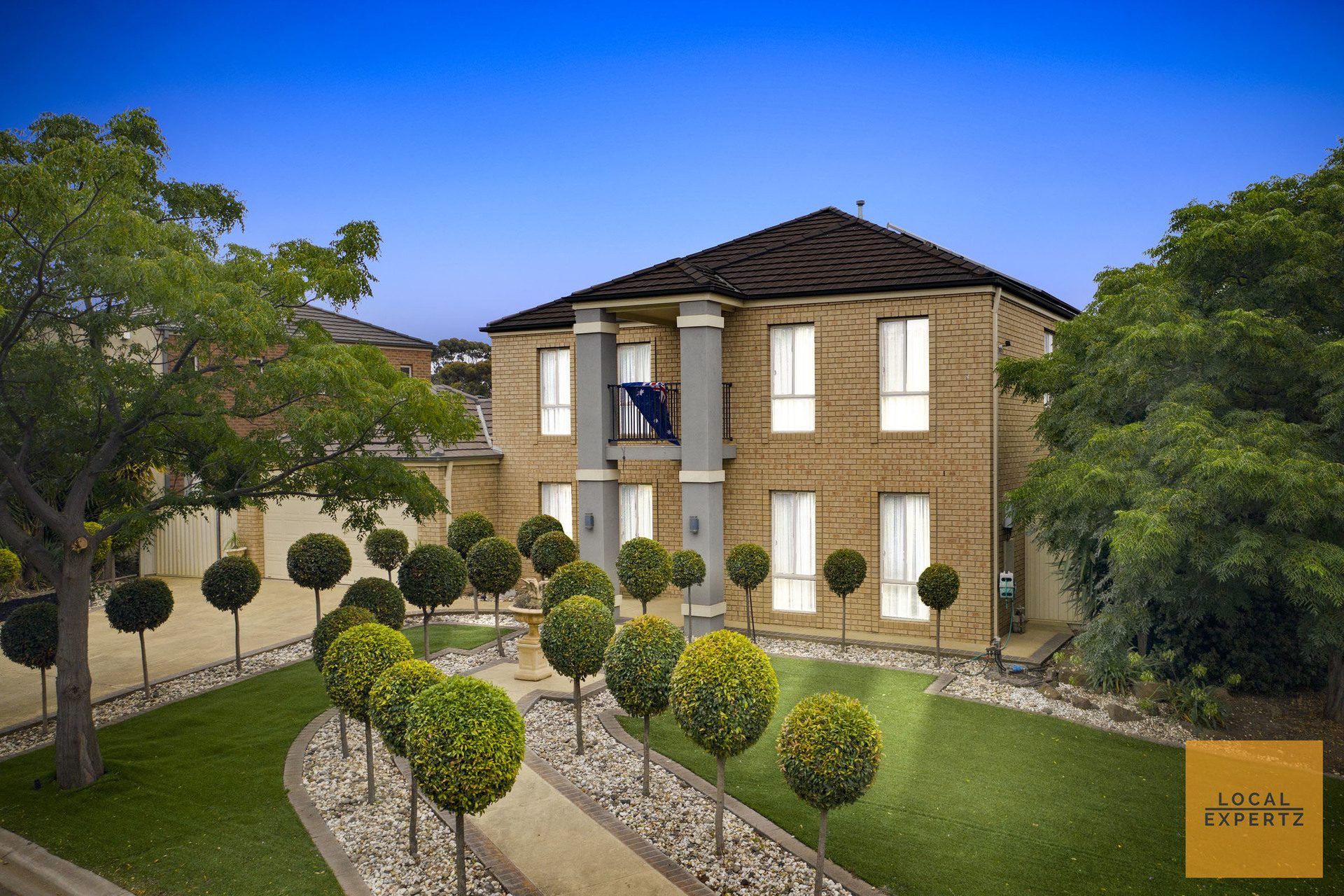 18 Wellington Place, Caroline Springs, VIC — photo 1