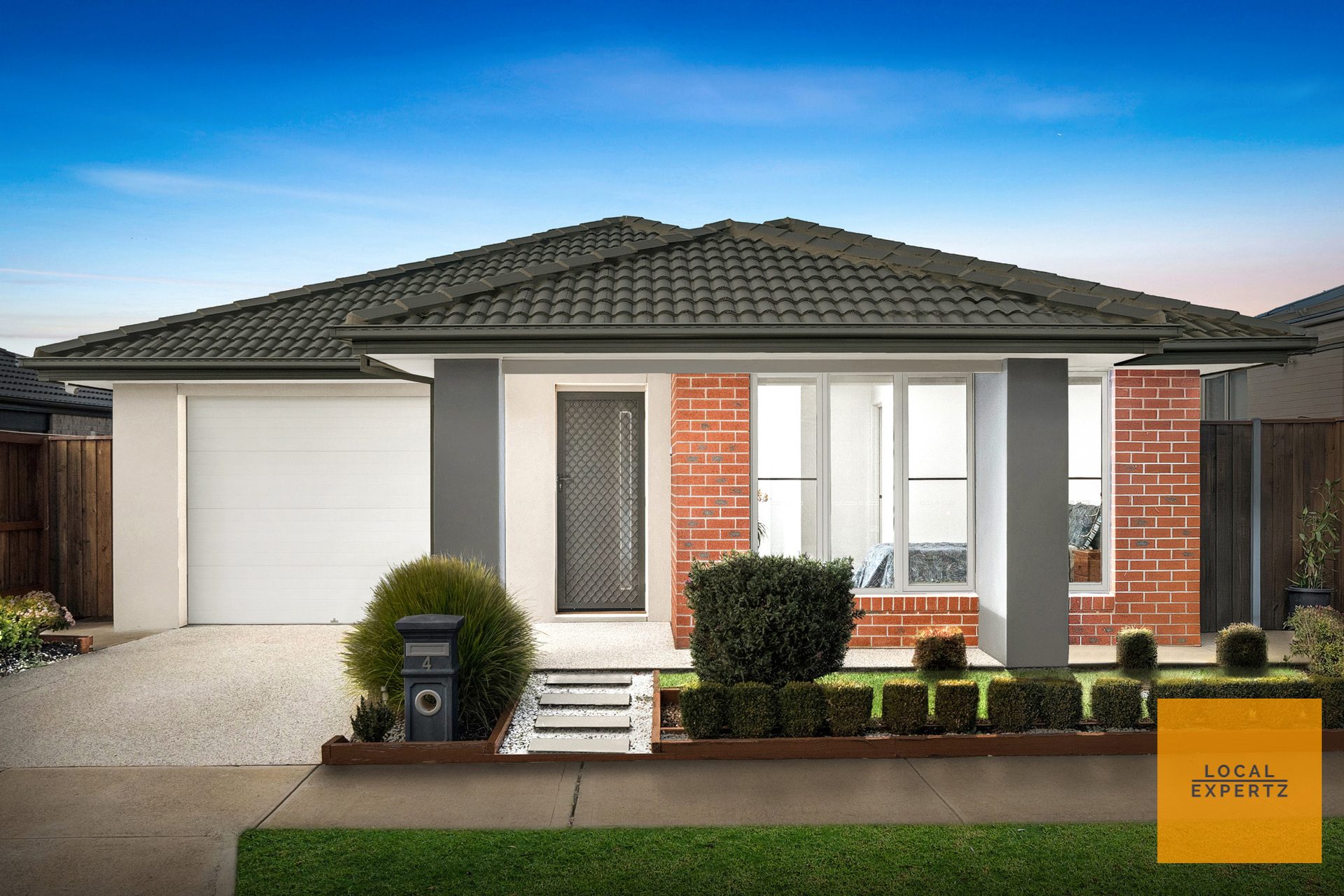 4 Houston Drive, Thornhill Park, VIC — photo 1