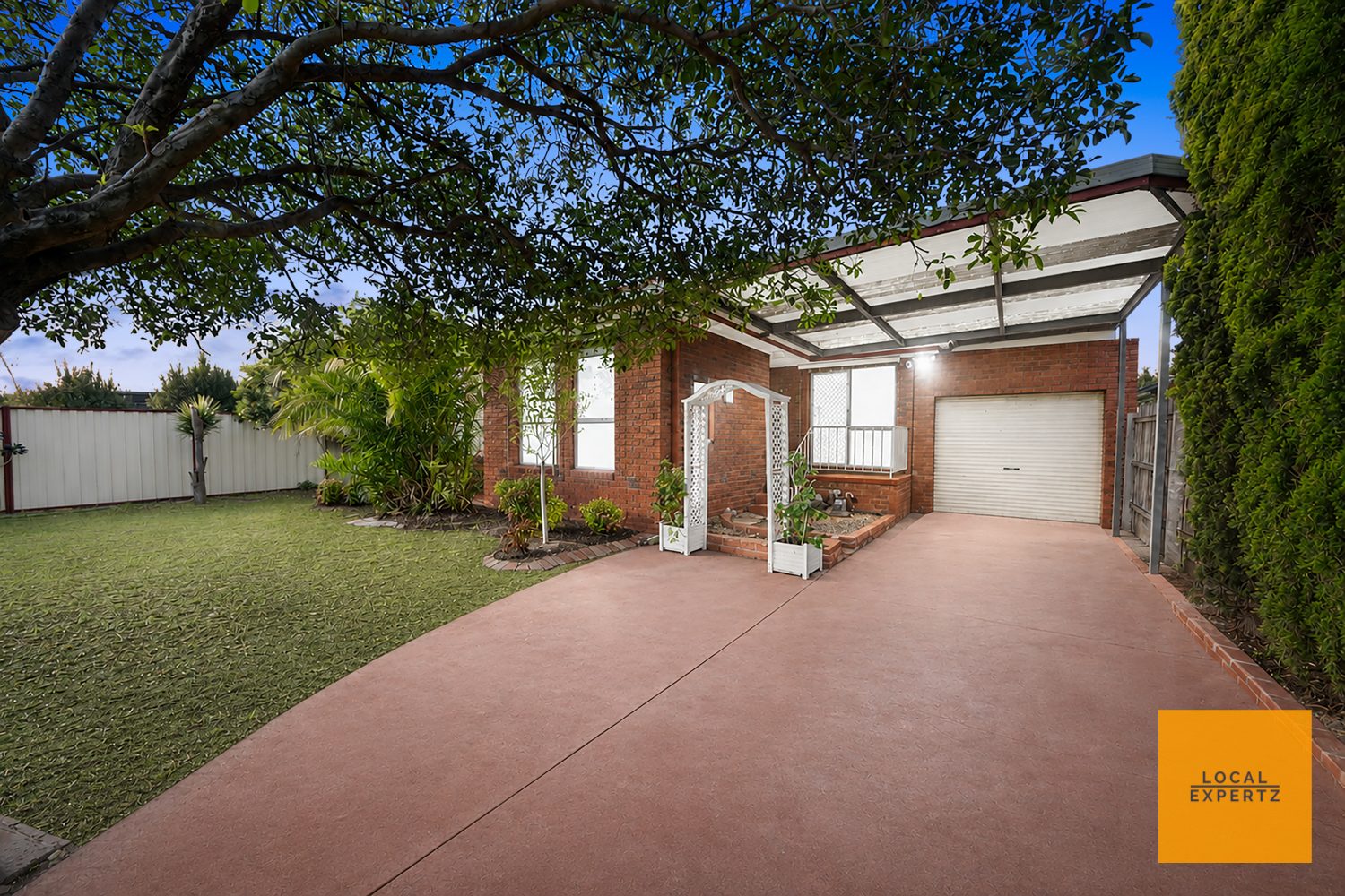 30 Clowes Street, Melton South, VIC — photo 1