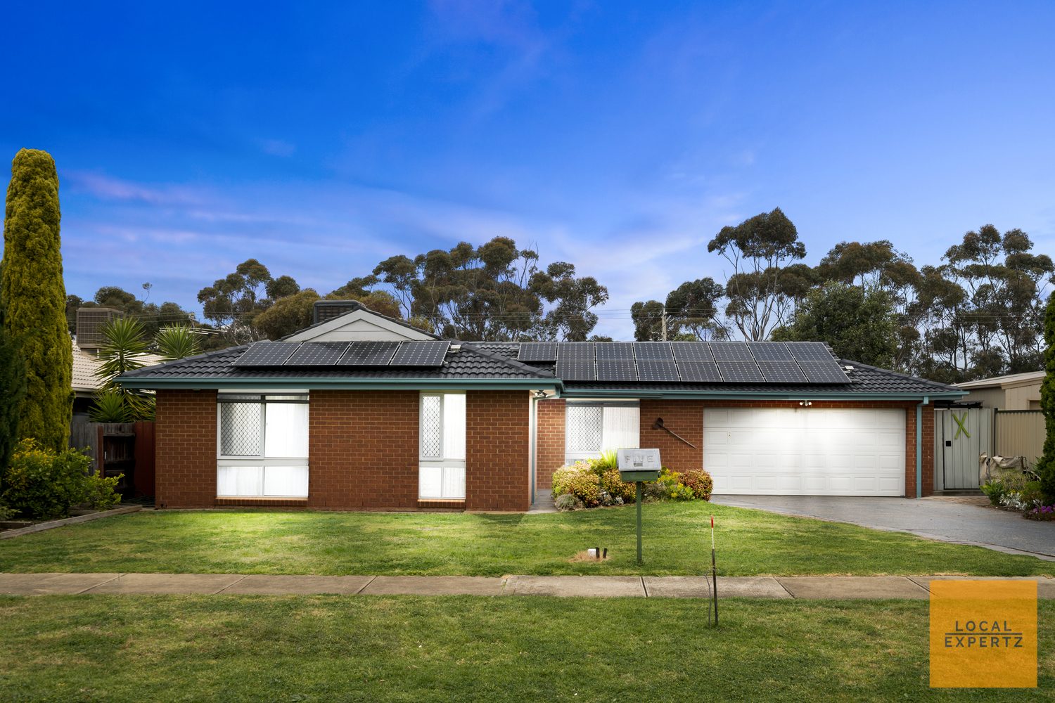 5 Trethowan Avenue, Melton West, VIC — photo 1