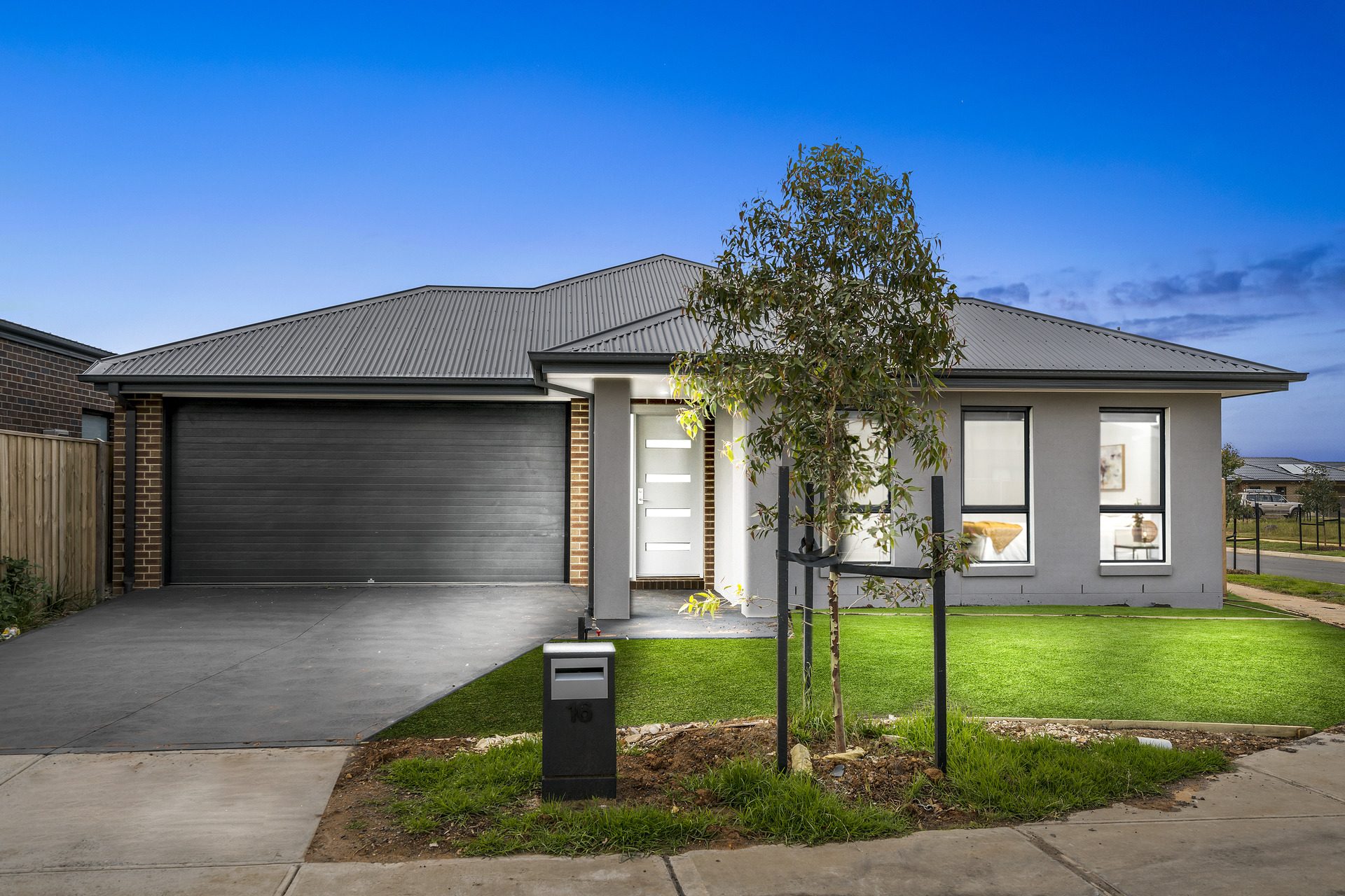 16 Conservation Avenue, Melton South, VIC — photo 1