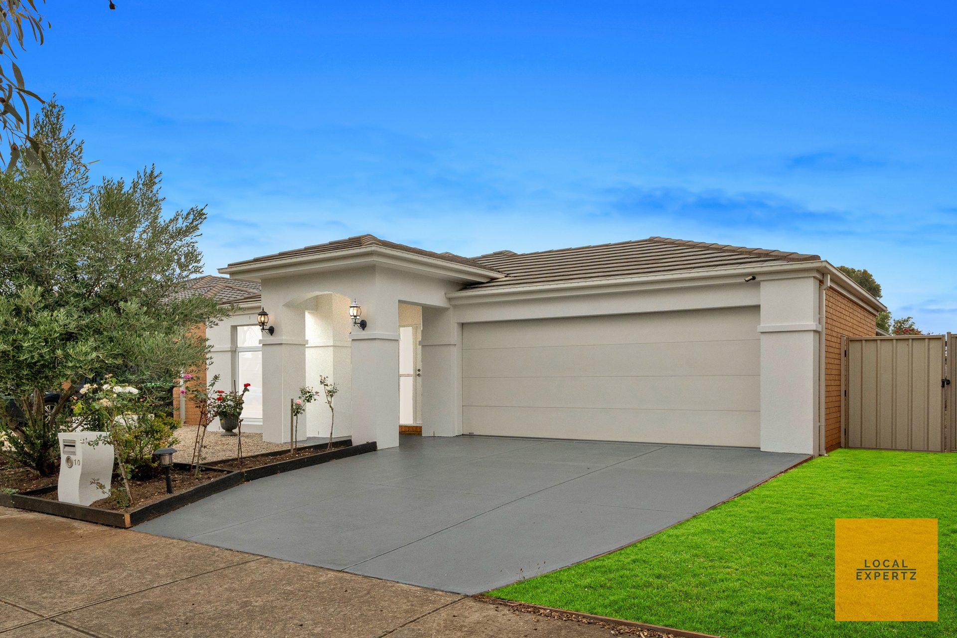 10 Robyn Street, Brookfield, VIC — photo 1