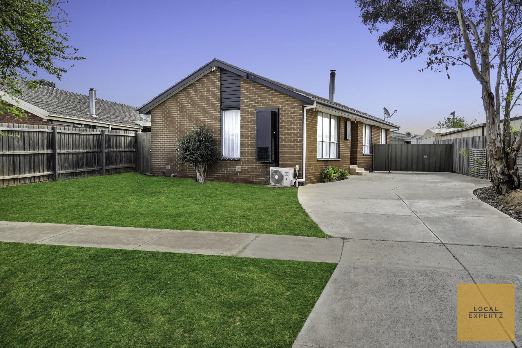 8 Adrian Court, Rockbank, VIC — photo 1