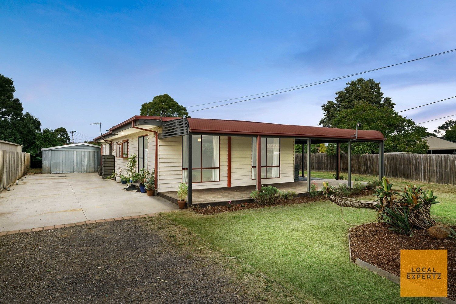 7 Rae Court, Melton South, VIC — photo 1