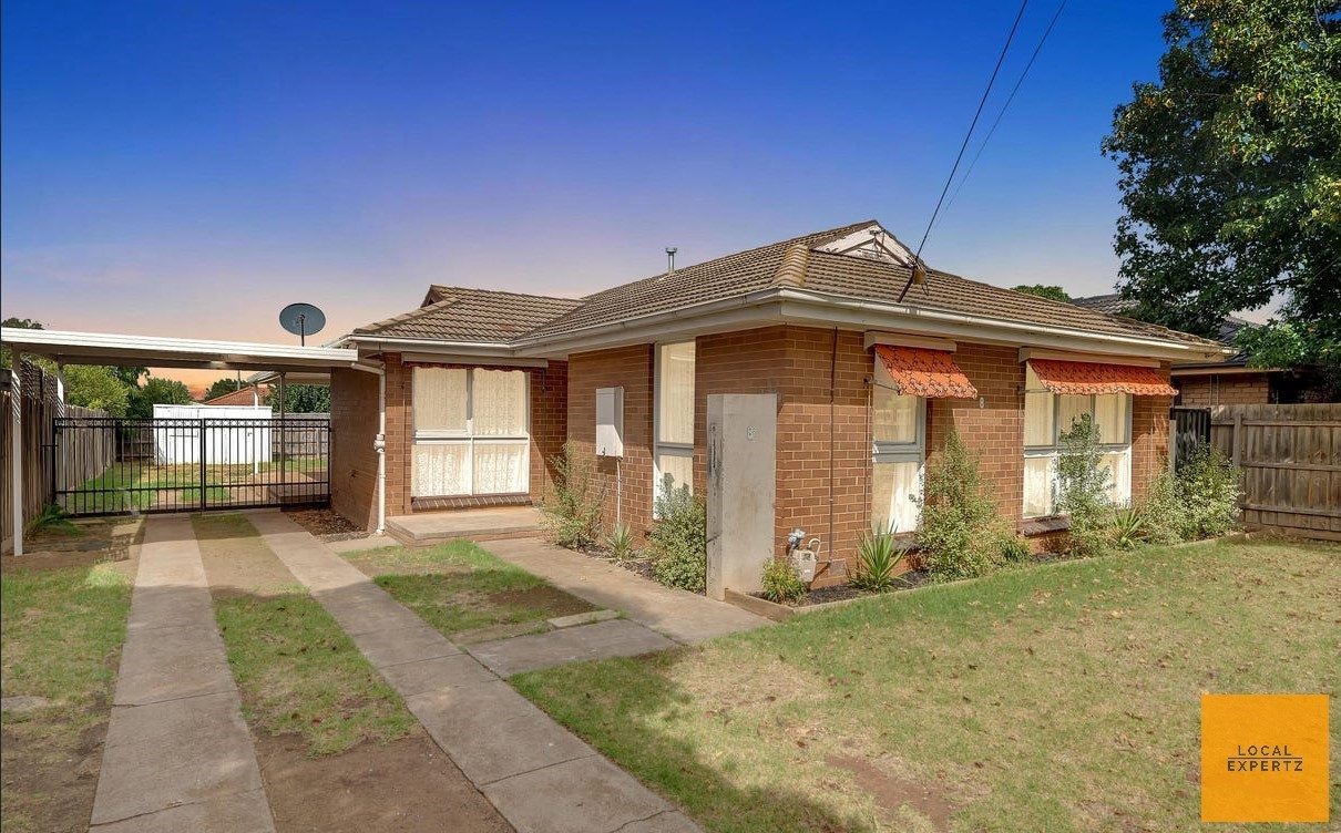 8 Childs Street, Melton South, VIC — photo 1