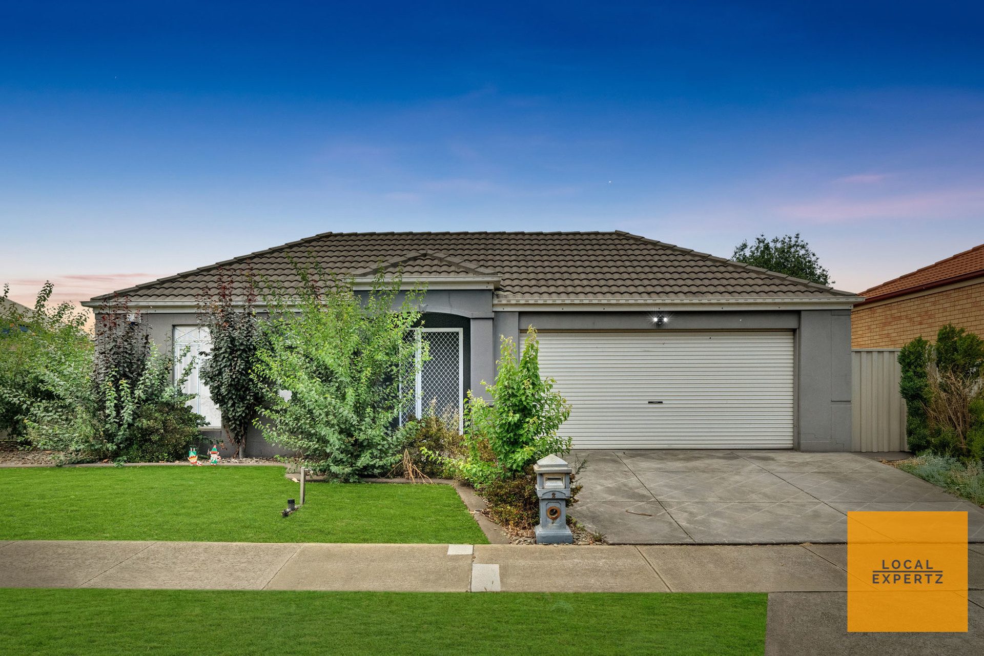 2 Lind Place, Caroline Springs, VIC — photo 1