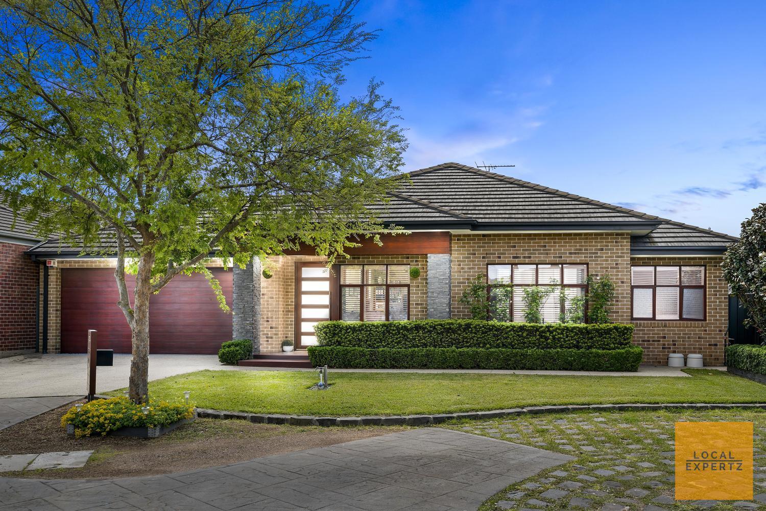 66 Bedingham Drive, Hillside, VIC — photo 1