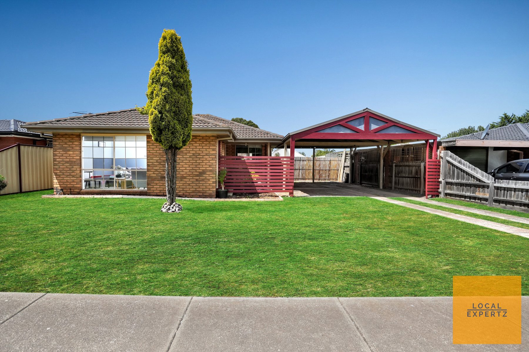 16 Barnong Close, Kurunjang, VIC — photo 1