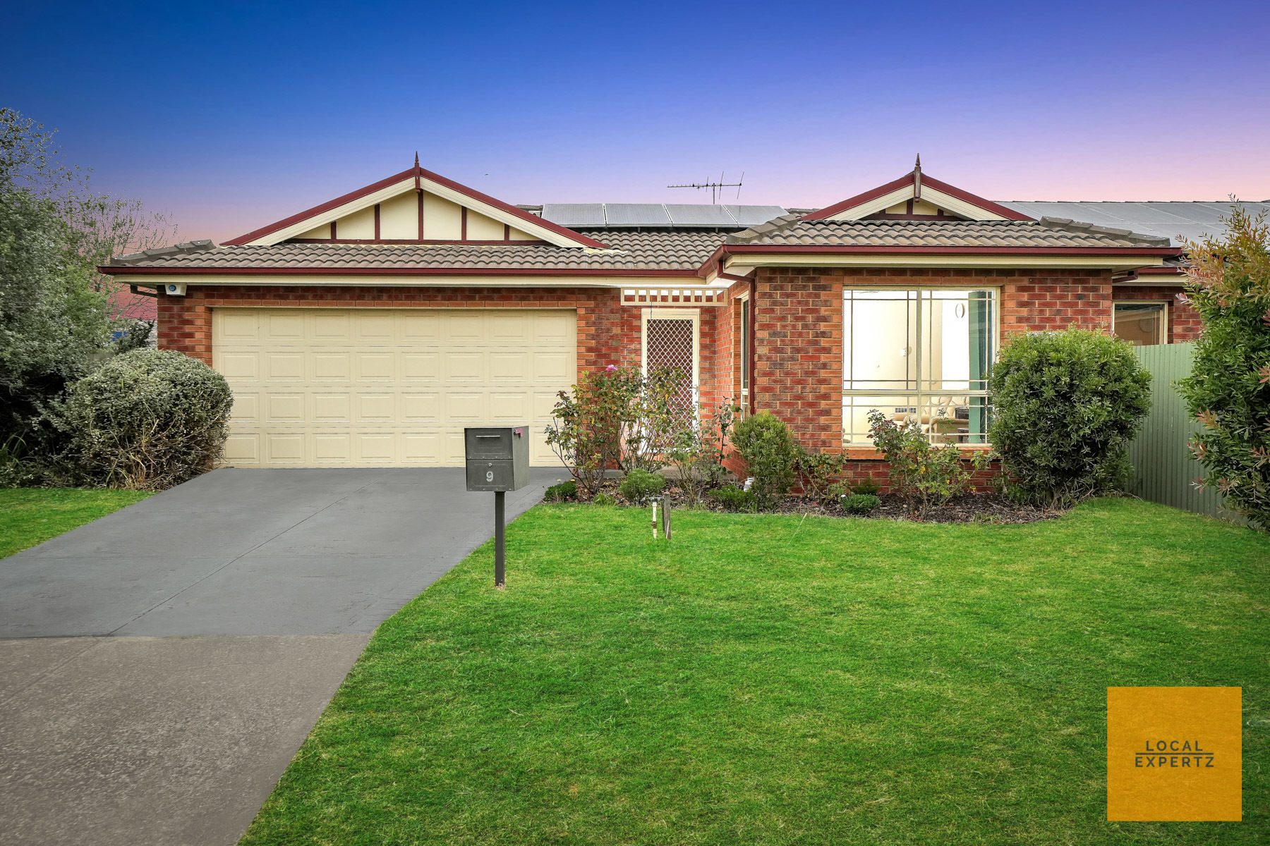 9 Kayla Way, Kurunjang, VIC — photo 1