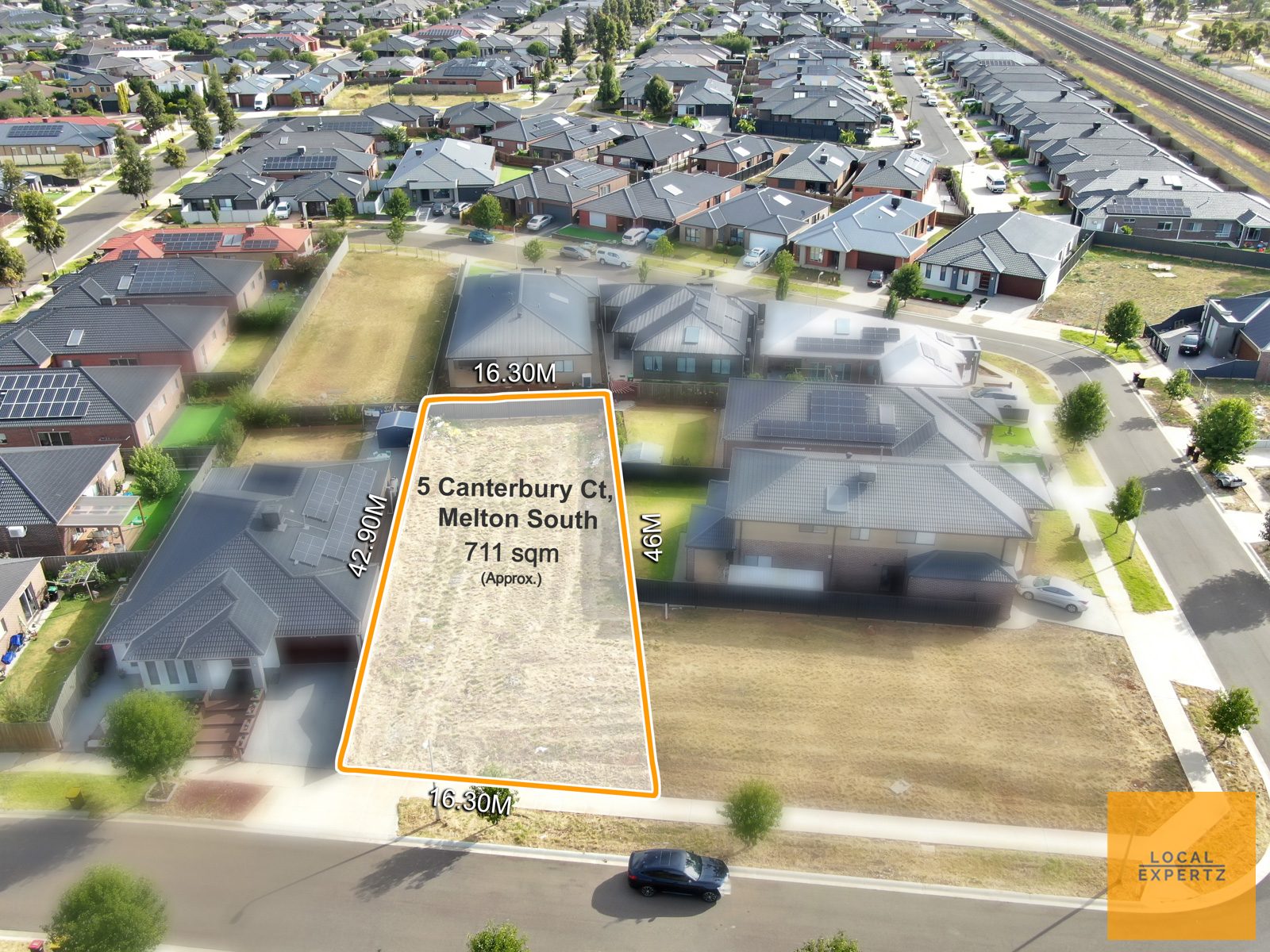 5 Canterbury Circuit, Melton South, VIC — photo 1