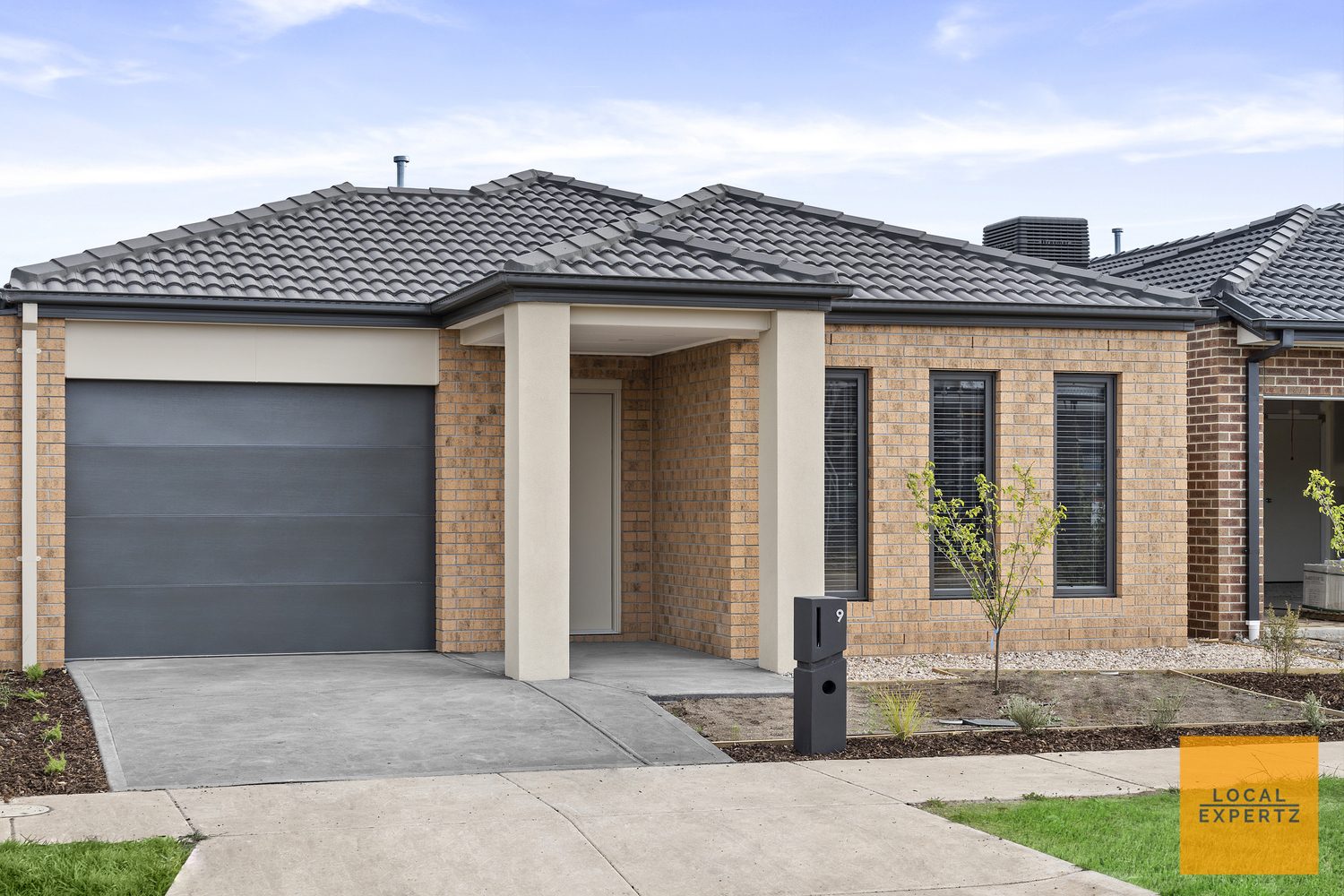 9 Yeoman Street, Melton South, VIC — photo 1