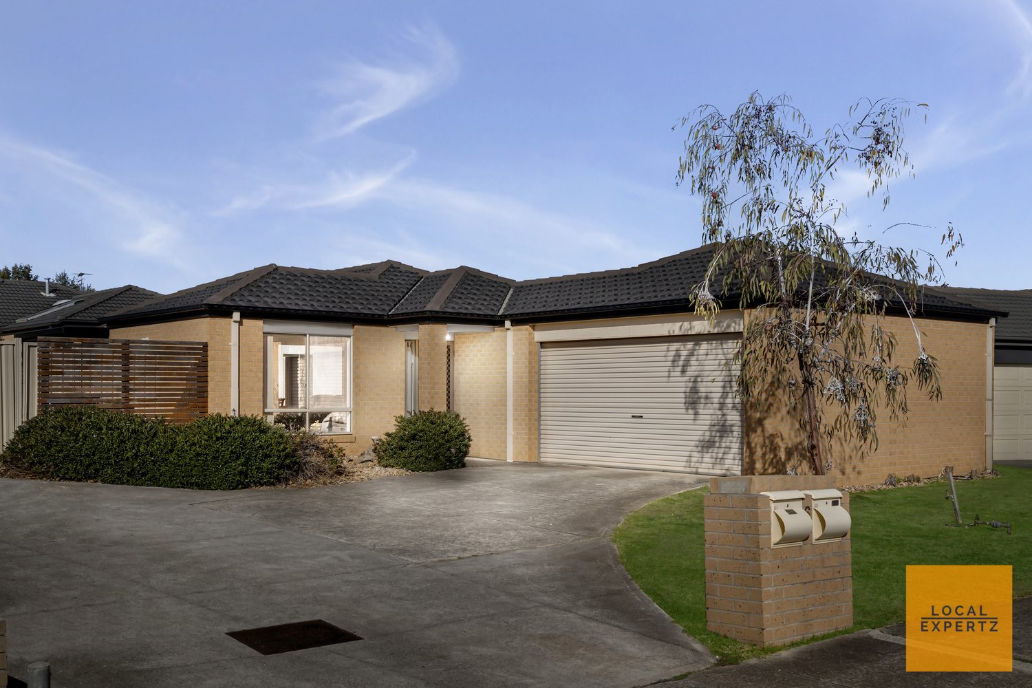 1/6 Borrowdale Road, Harkness, VIC — photo 1