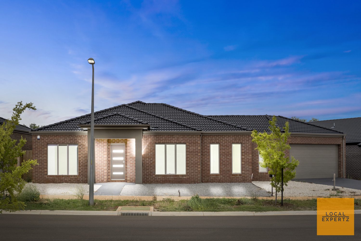 7 Cardigan Close, Melton South, VIC — photo 1
