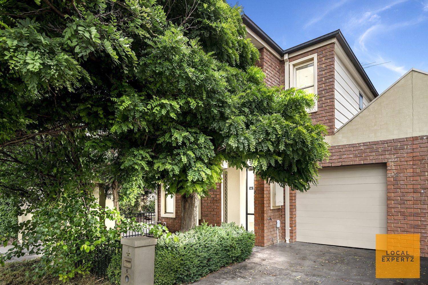 6 Lauffre Walk, Caroline Springs, VIC — photo 1