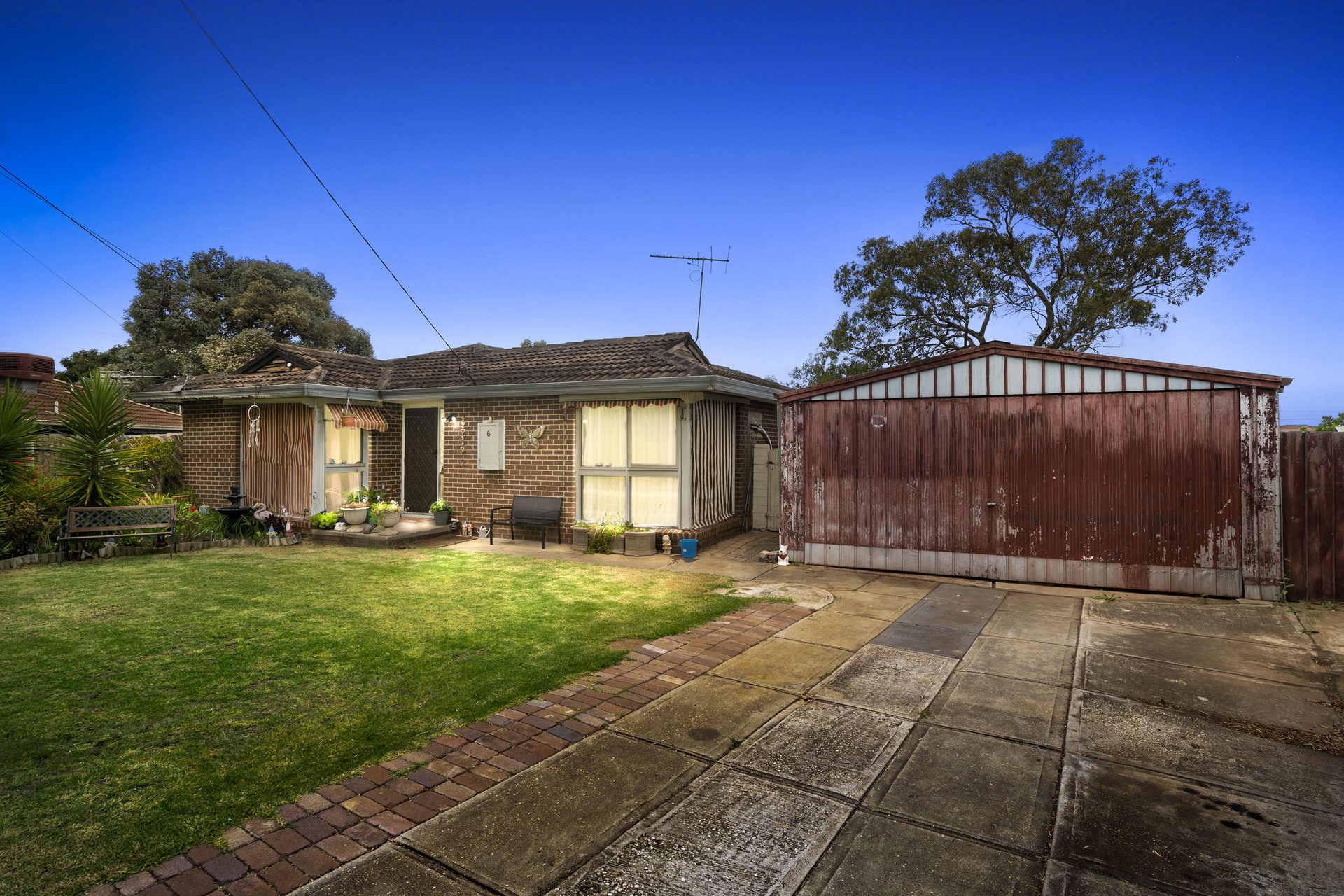 6 Teeda Court, Melton South, VIC — photo 1