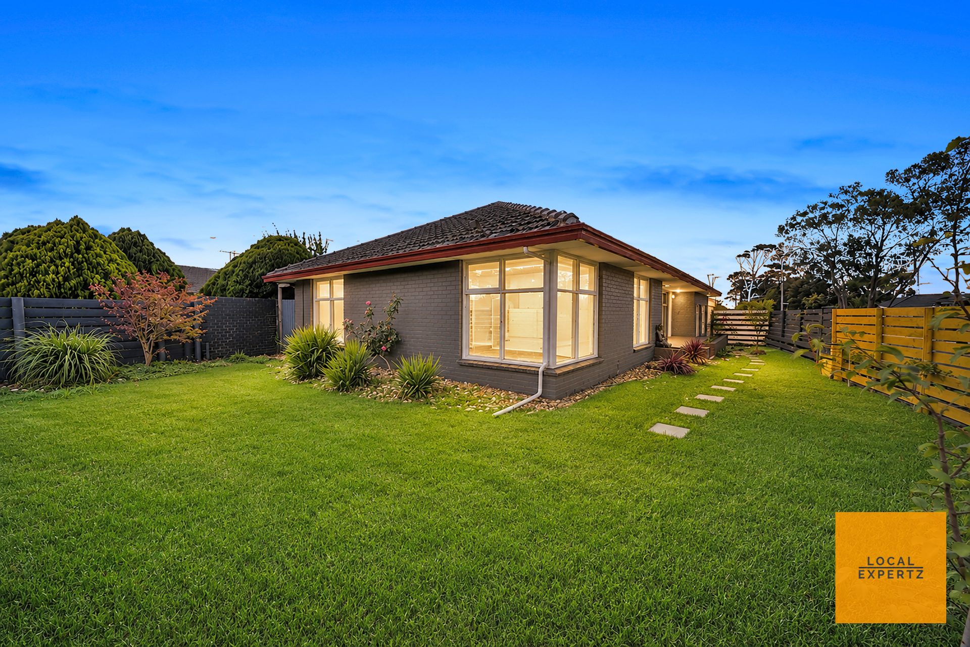 22 Station Road, Melton South, VIC — photo 1