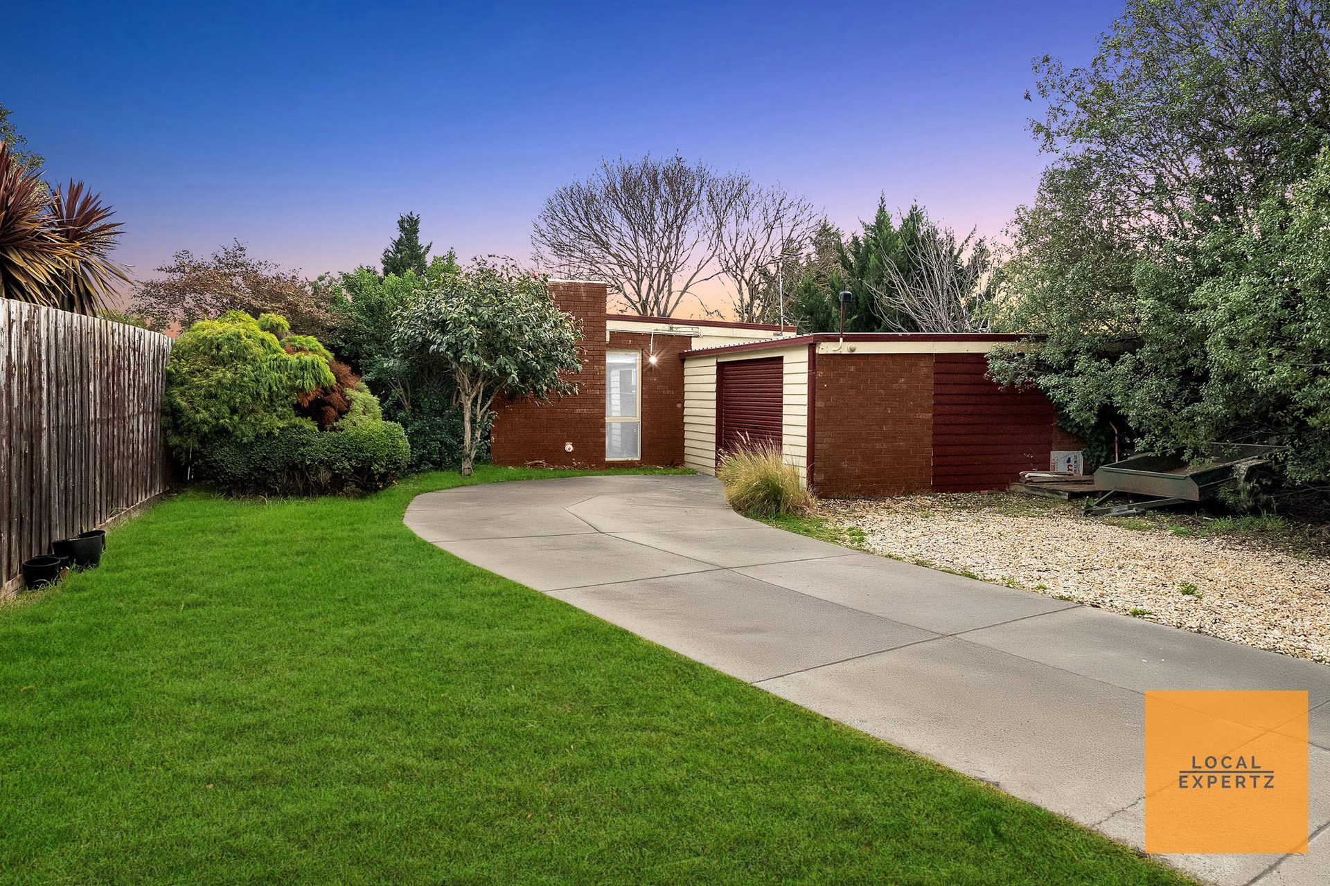 7 Elaroo Court, Werribee, VIC — photo 1