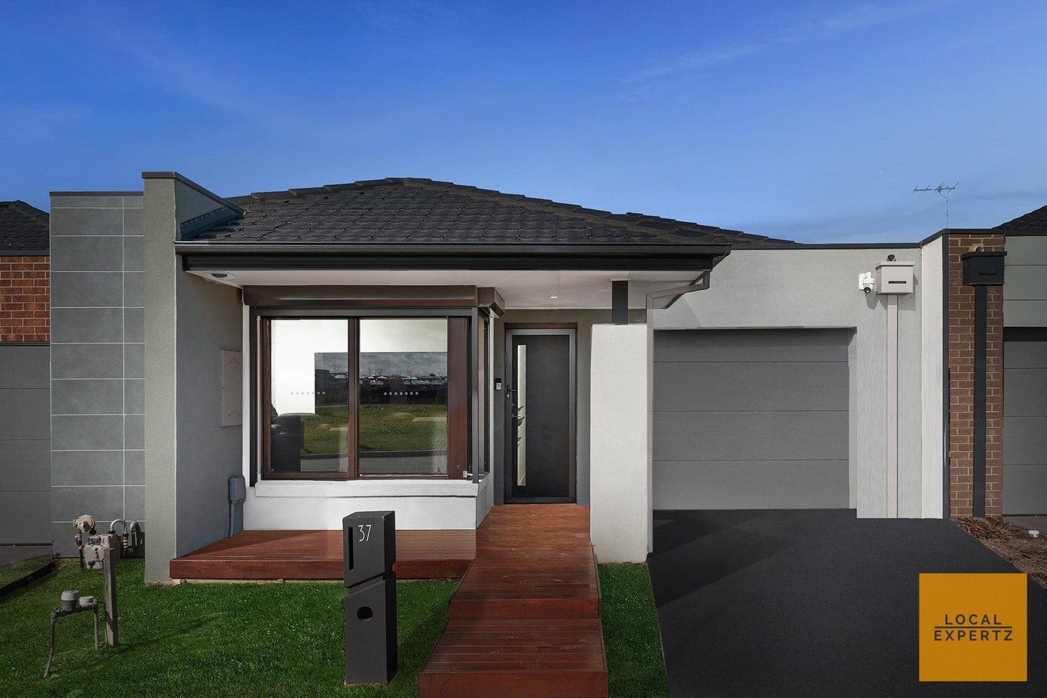 37 Pigato Crescent, Deanside, VIC — photo 1