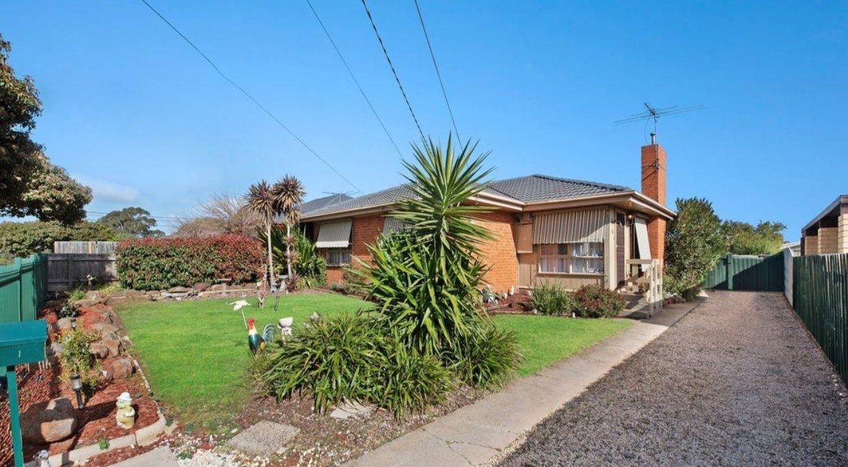 12 Exell Avenue, Melton South, VIC — photo 1
