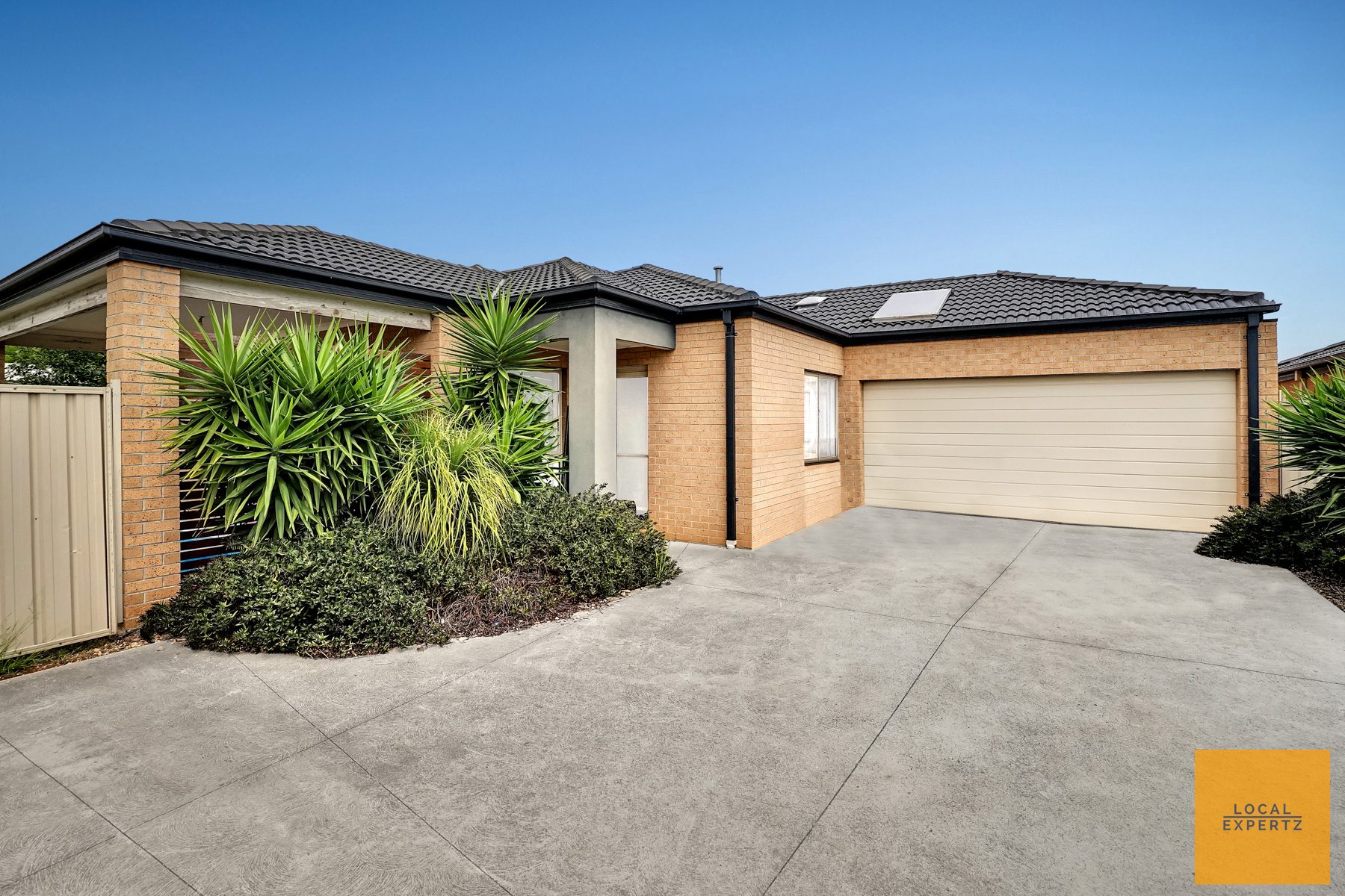 2/6 Borrowdale Road, Harkness, VIC — photo 1