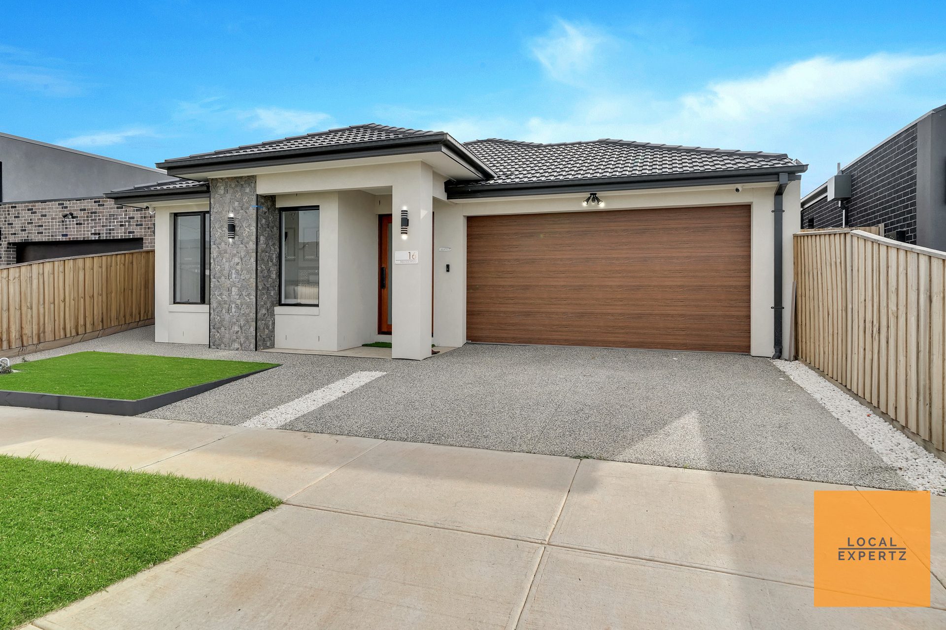 16 Deanos Road, Fraser Rise, VIC — photo 1