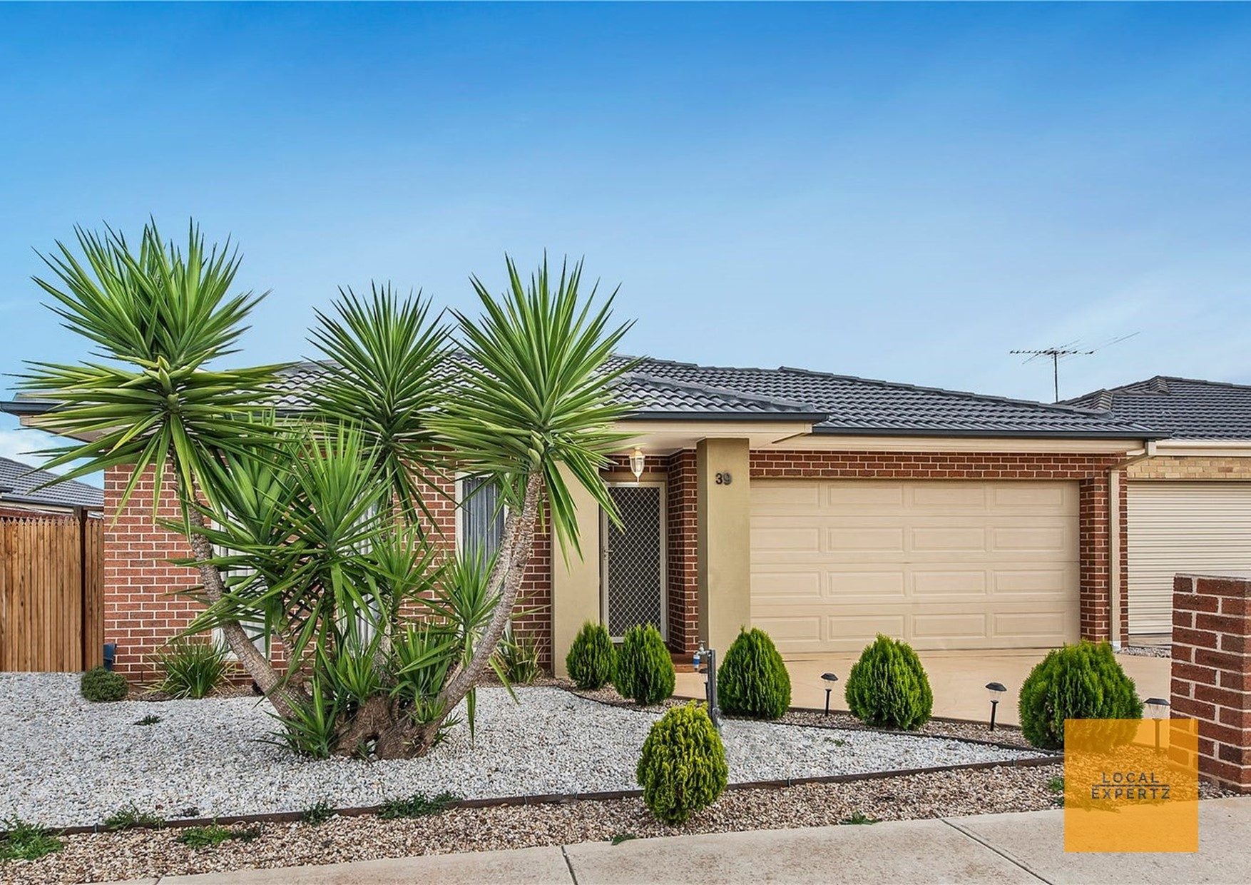 39 Oakpark Drive, Harkness, VIC — photo 1