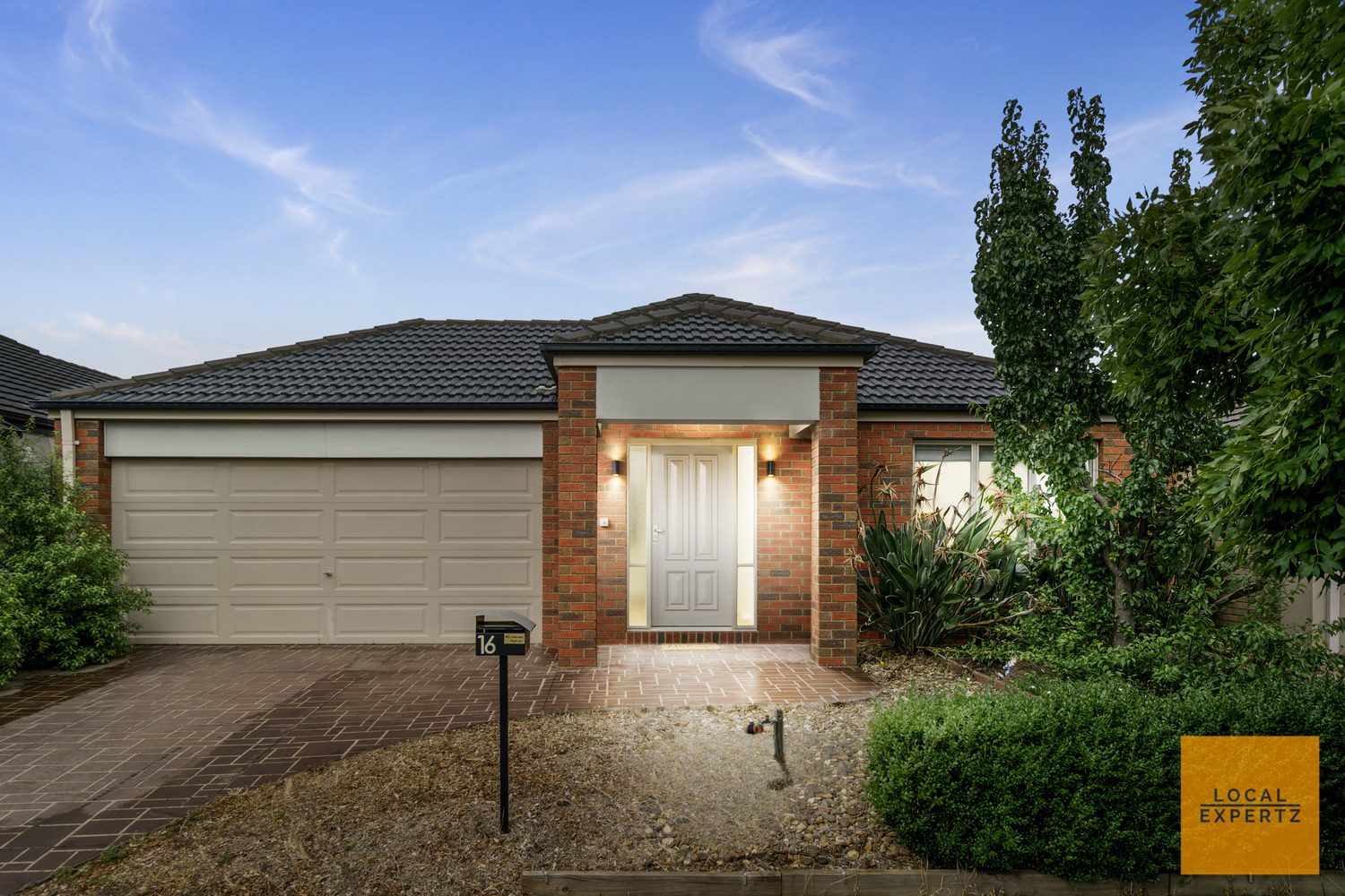 16 Croft Street, Caroline Springs, VIC — photo 1