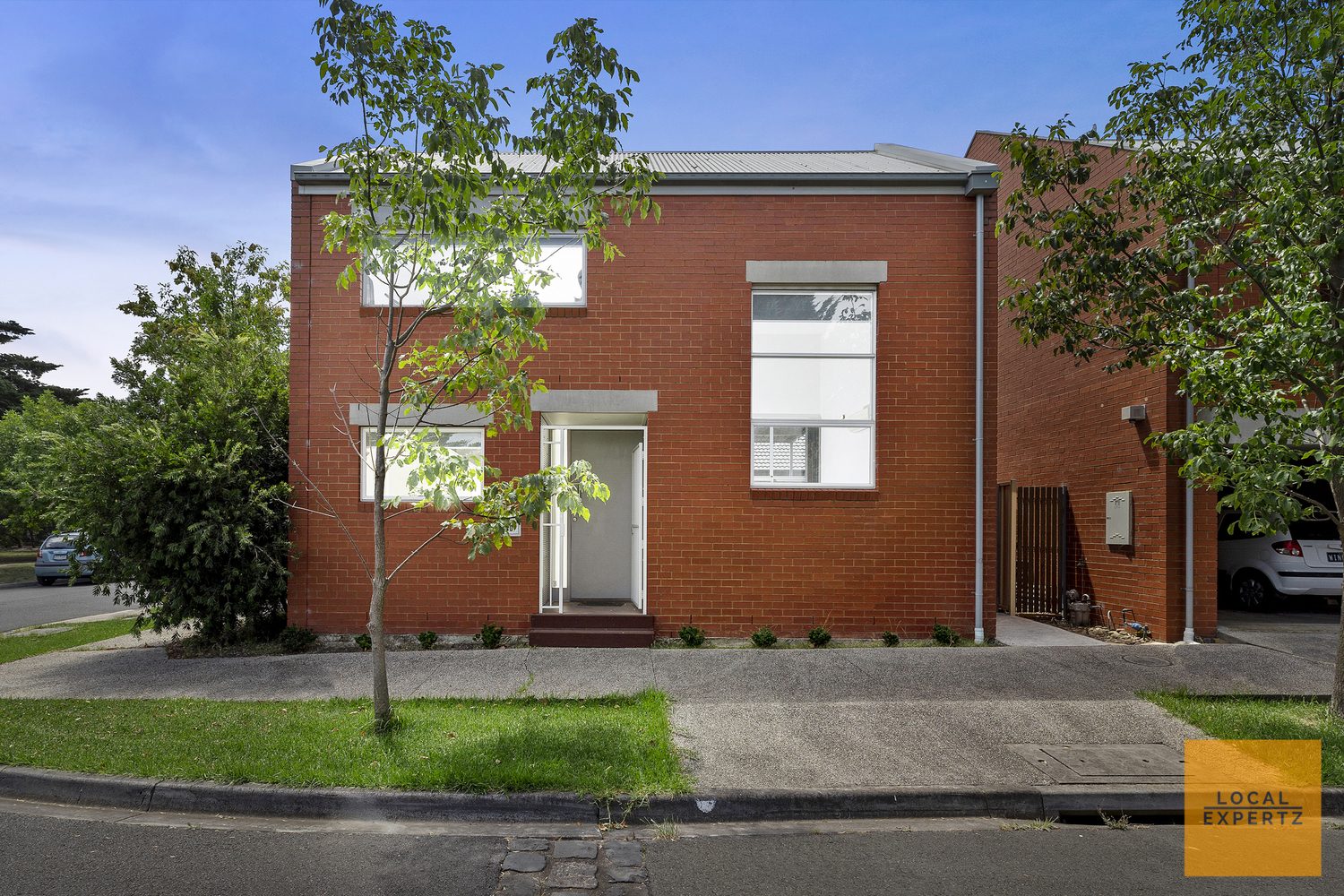 10 Edinburgh Lane, Caroline Springs, VIC — photo 1