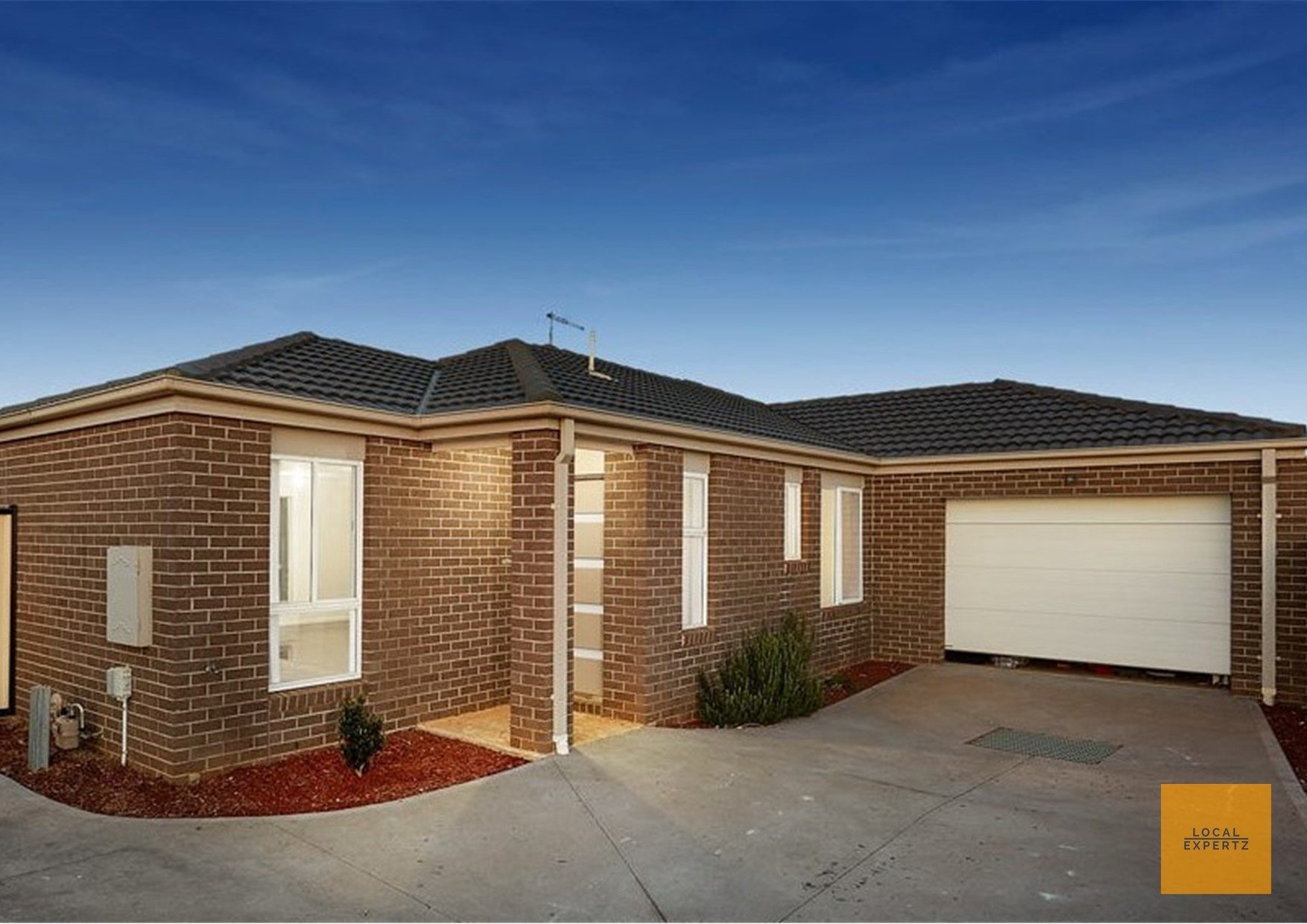 2/12 Marlo Drive, Harkness, VIC — photo 1