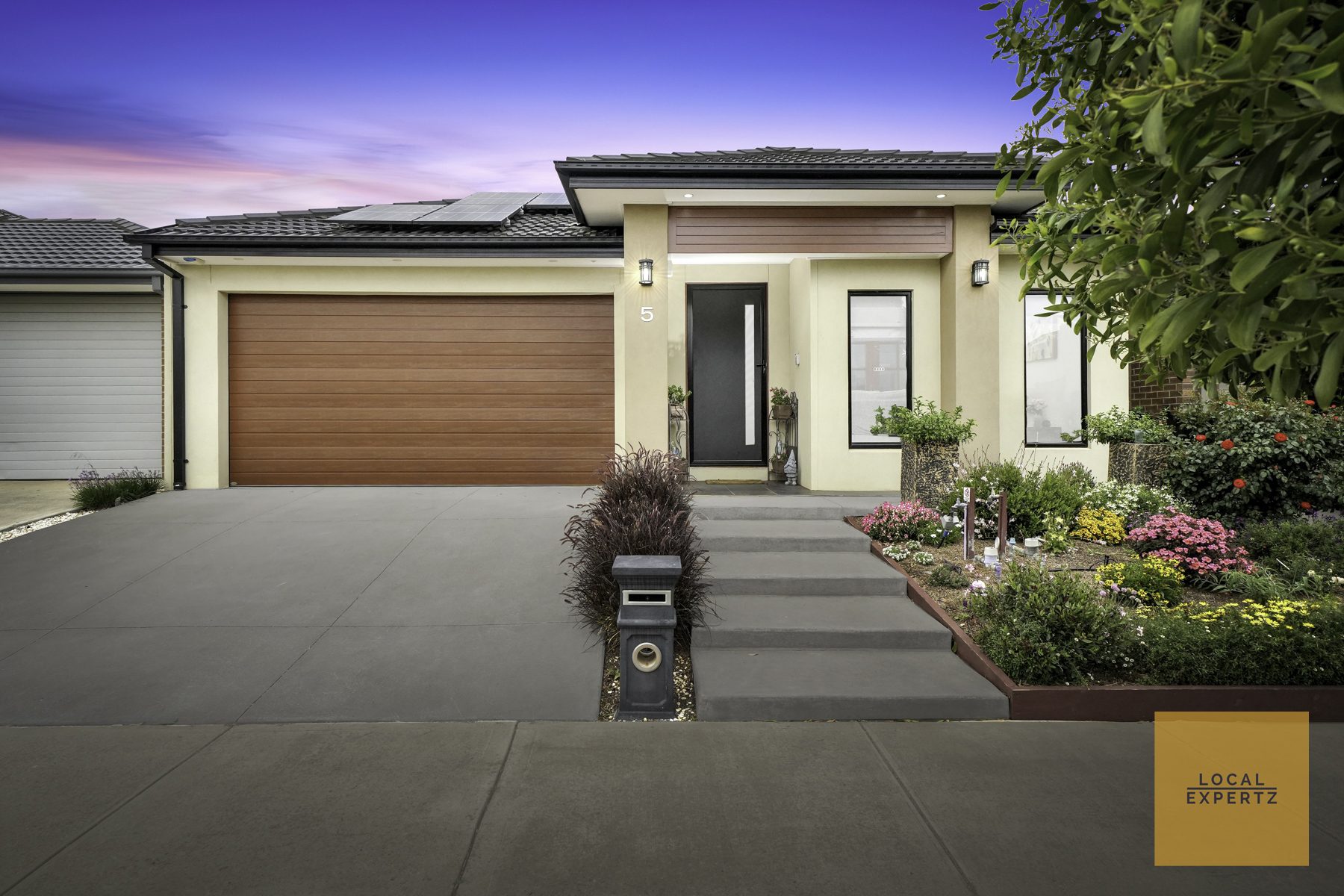 5 Gem Crescent, Cobblebank, VIC — photo 1