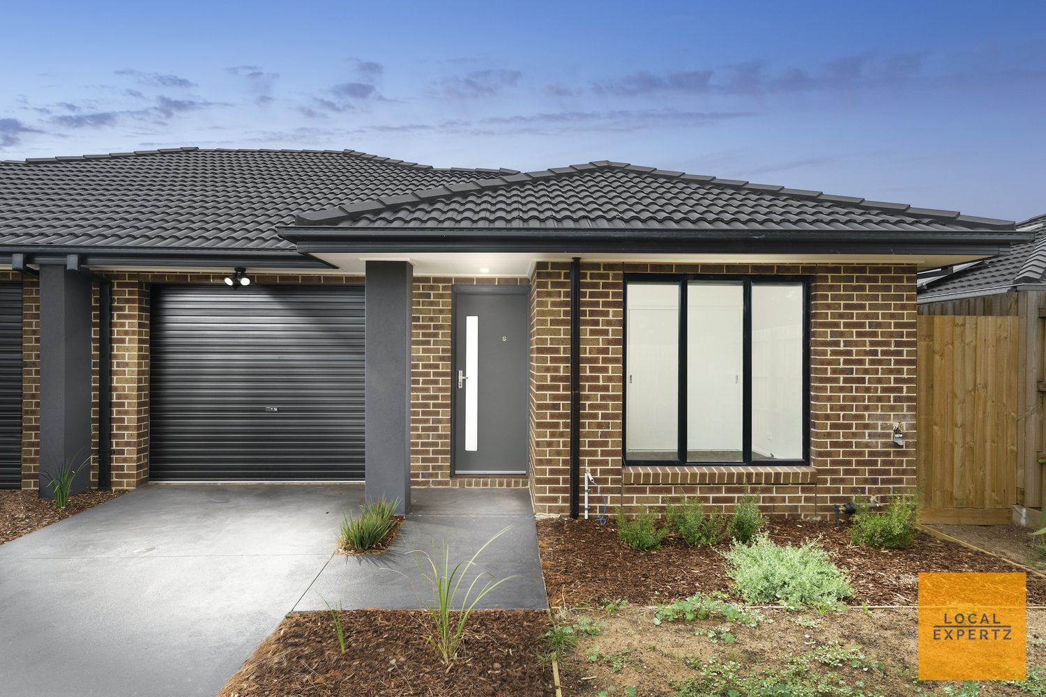 18 Toohey Close, Melton South, VIC — photo 1