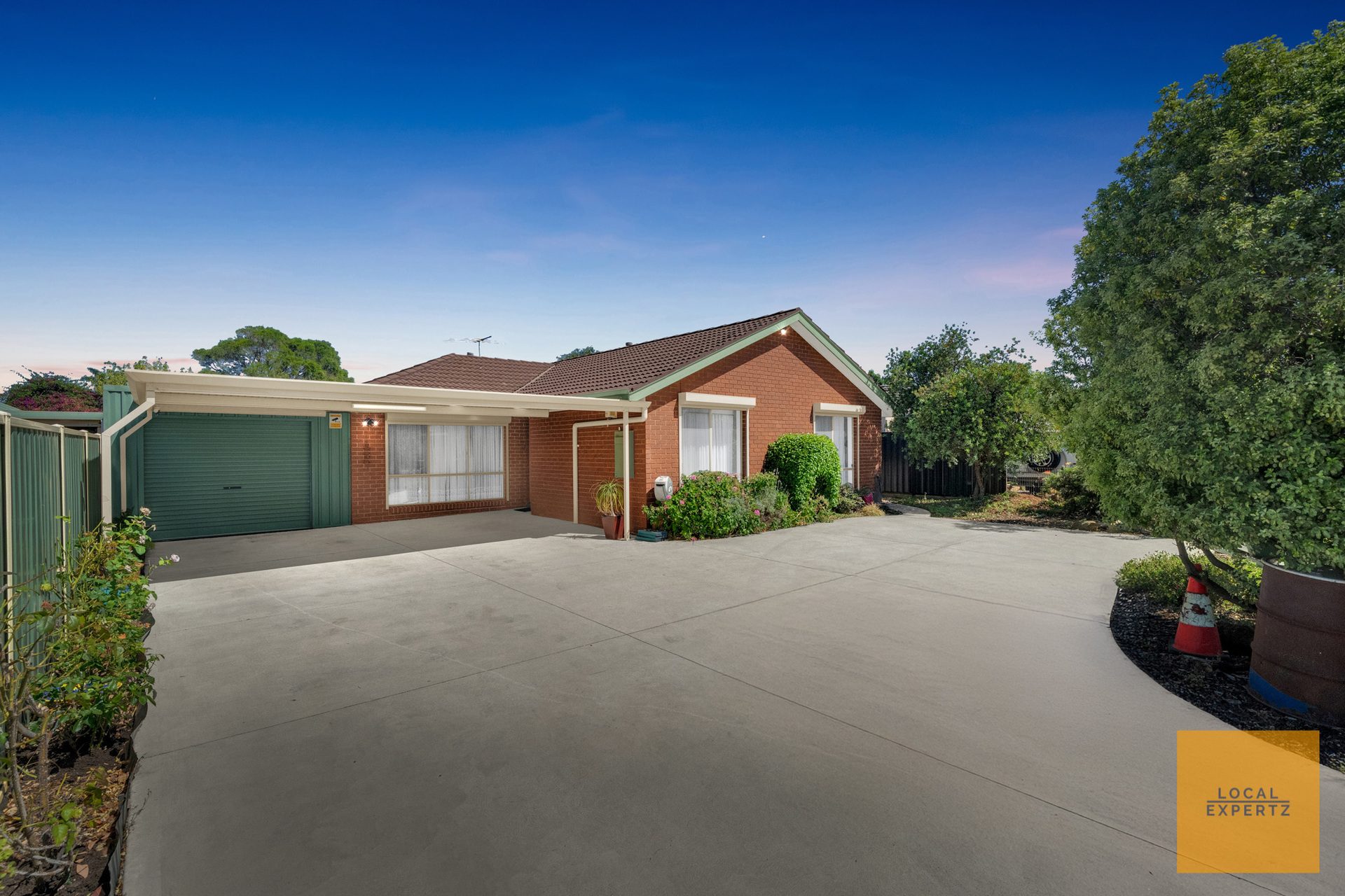 137 Exford Road, Melton South, VIC — photo 1