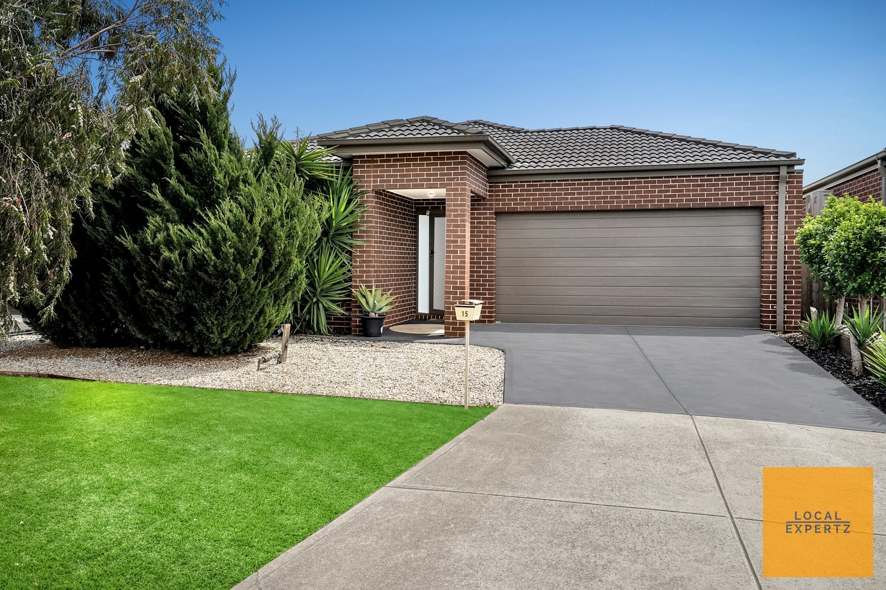 15 Leyana Crescent, Brookfield, VIC — photo 1