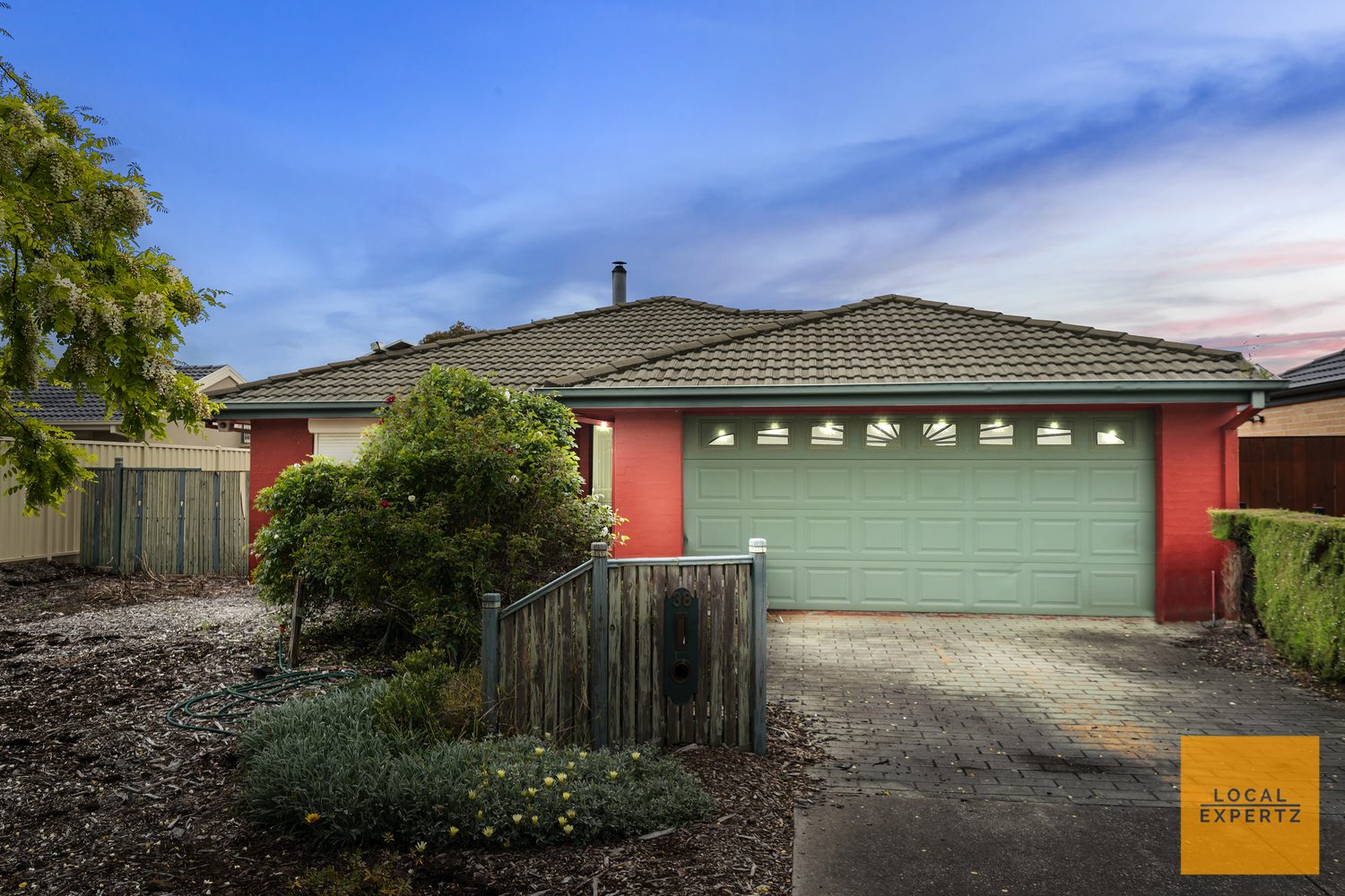 38 Kenswick Drive, Hillside, VIC — photo 1