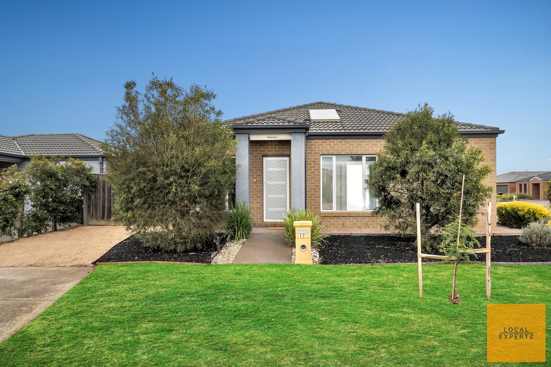 17 Triandra Drive, Brookfield, VIC — photo 1