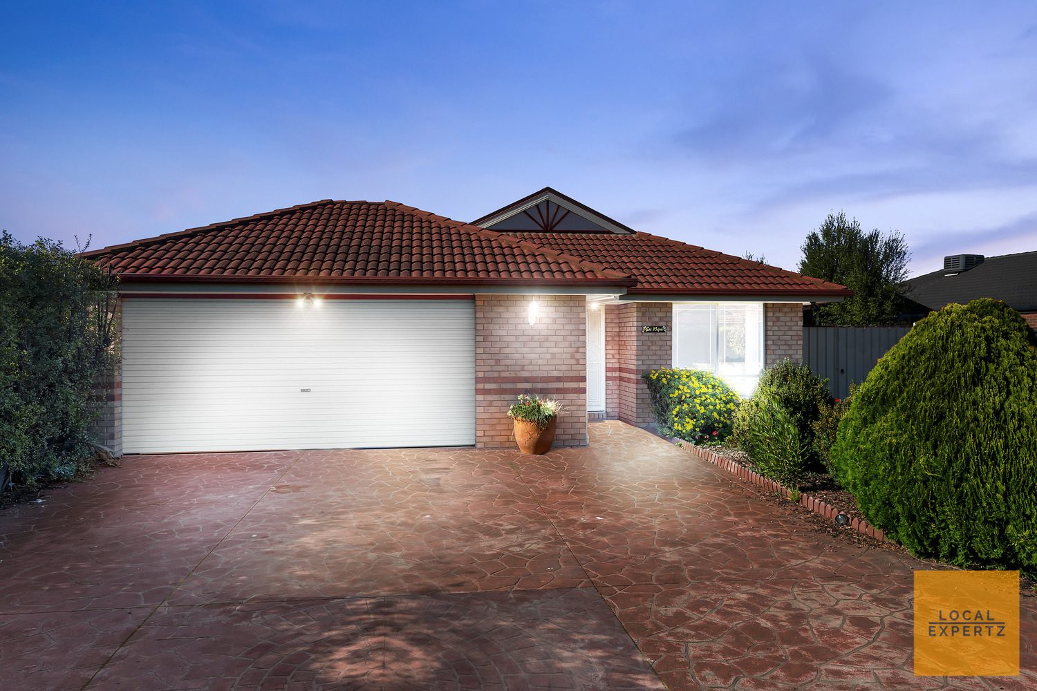 8 Bastille Court, Hoppers Crossing, VIC — photo 1