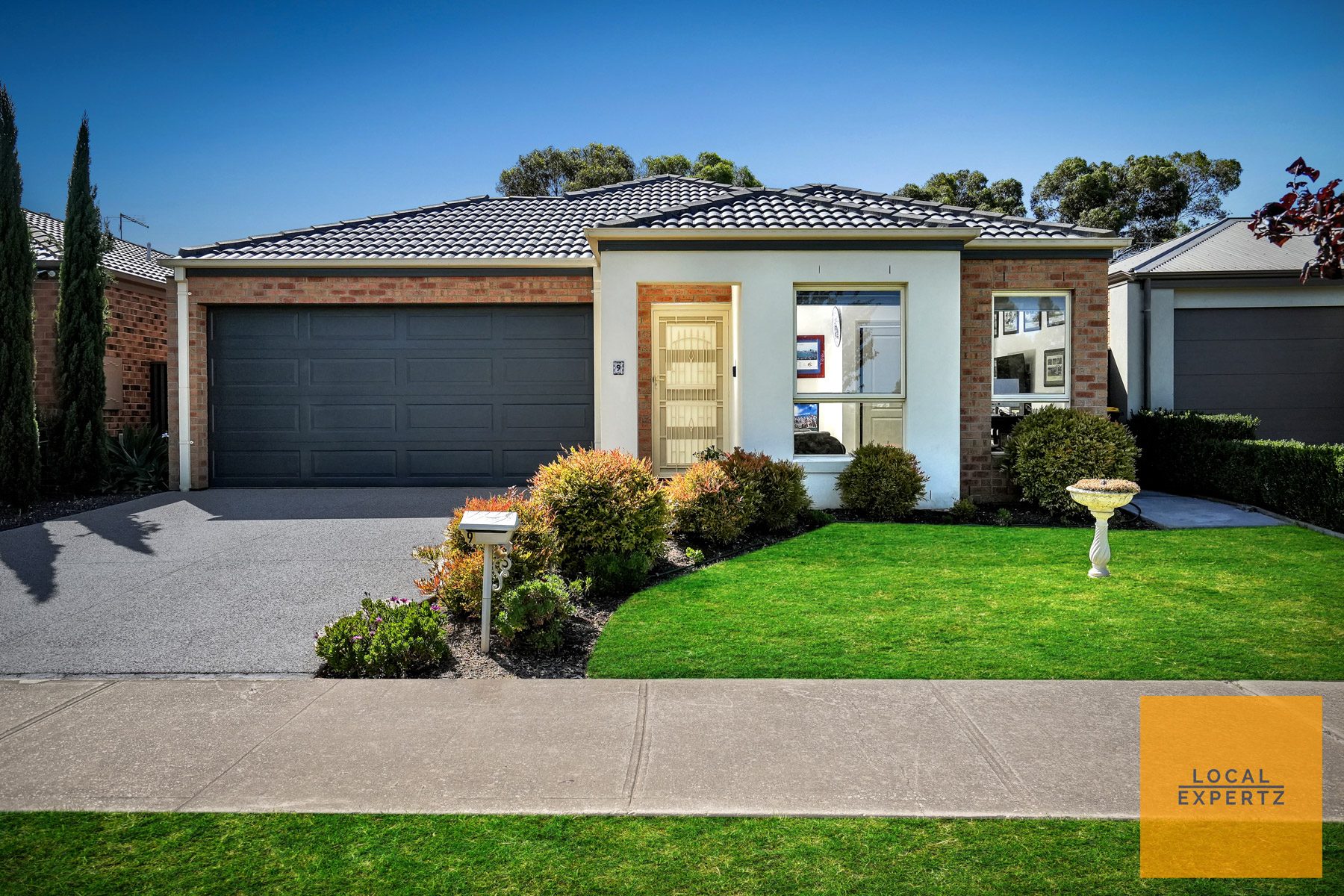 9 Burrawang Close, Brookfield, VIC — photo 1