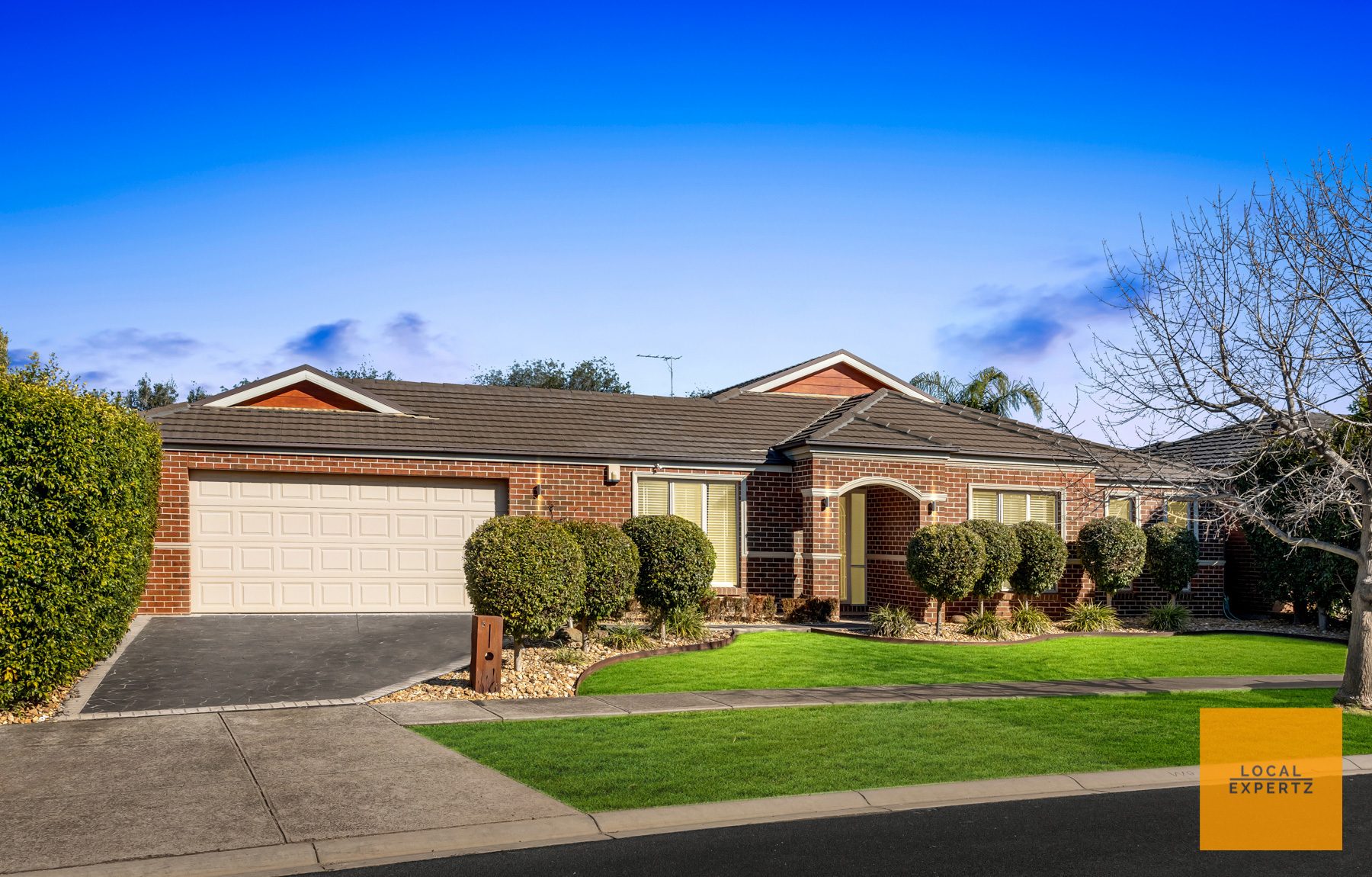 5 Carlyon Close, Melton West, VIC — photo 1