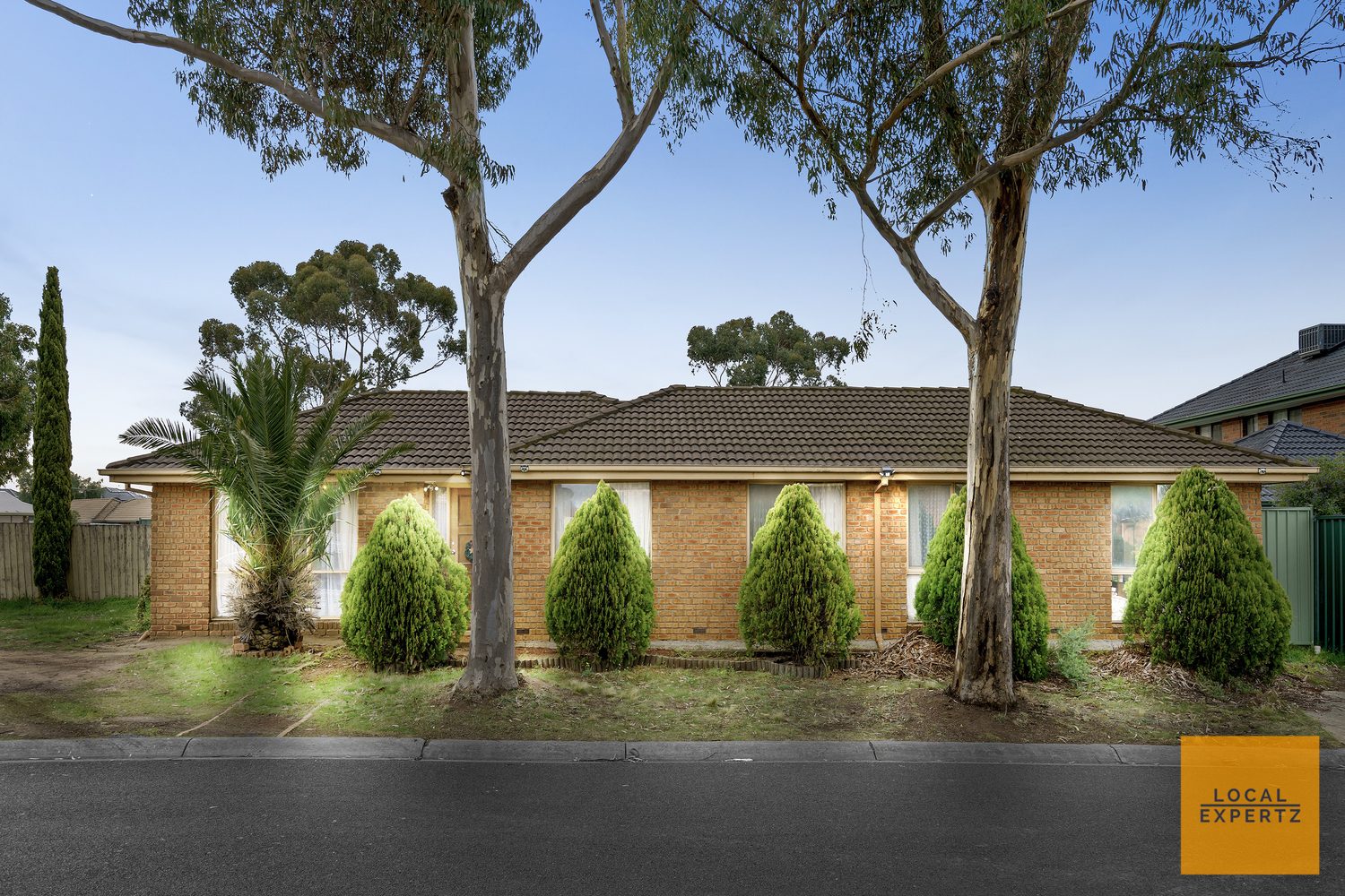 2 Gooch Close, Sydenham, VIC — photo 1